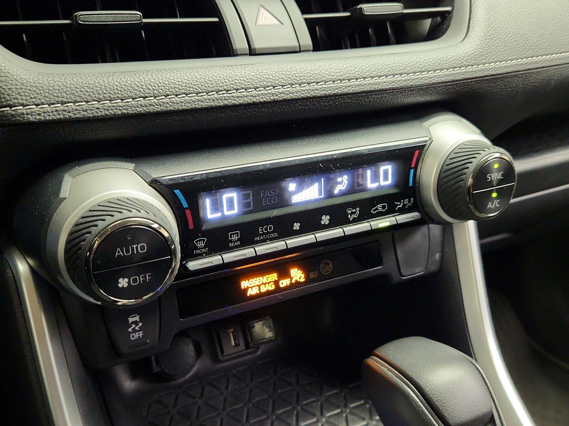 Thumbnail: 2021 Toyota RAV4 - 16