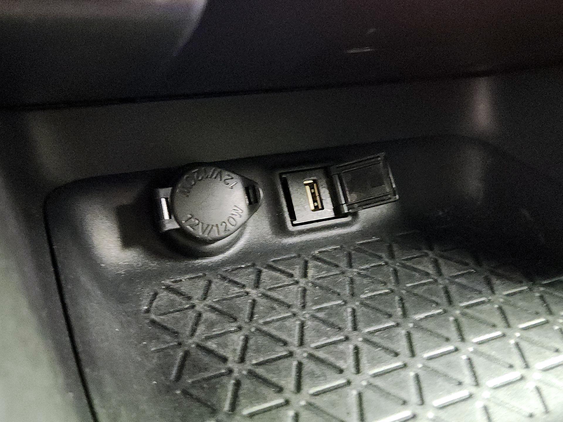 Thumbnail: 2021 Toyota RAV4 - 18