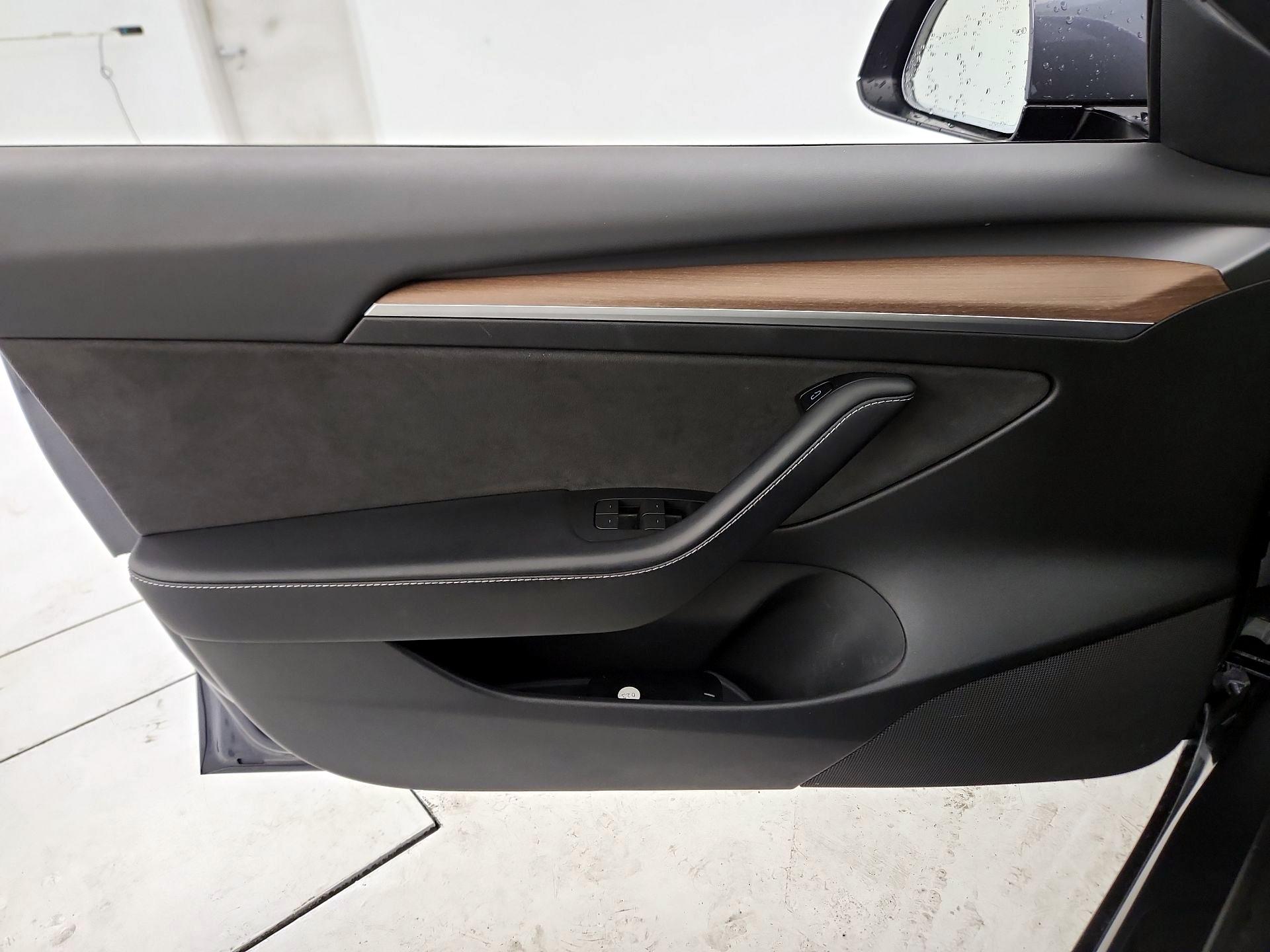 Thumbnail: 2023 Tesla Model 3 - 12