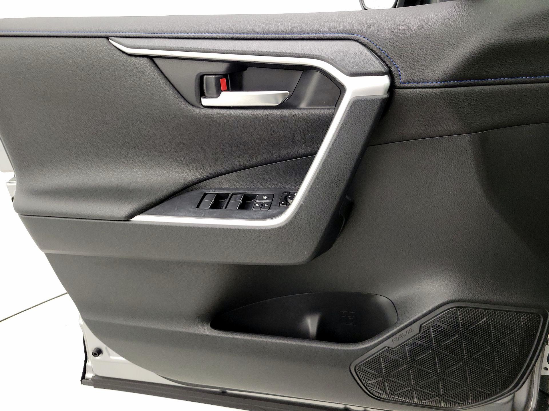 Thumbnail: 2020 Toyota RAV4 - 12