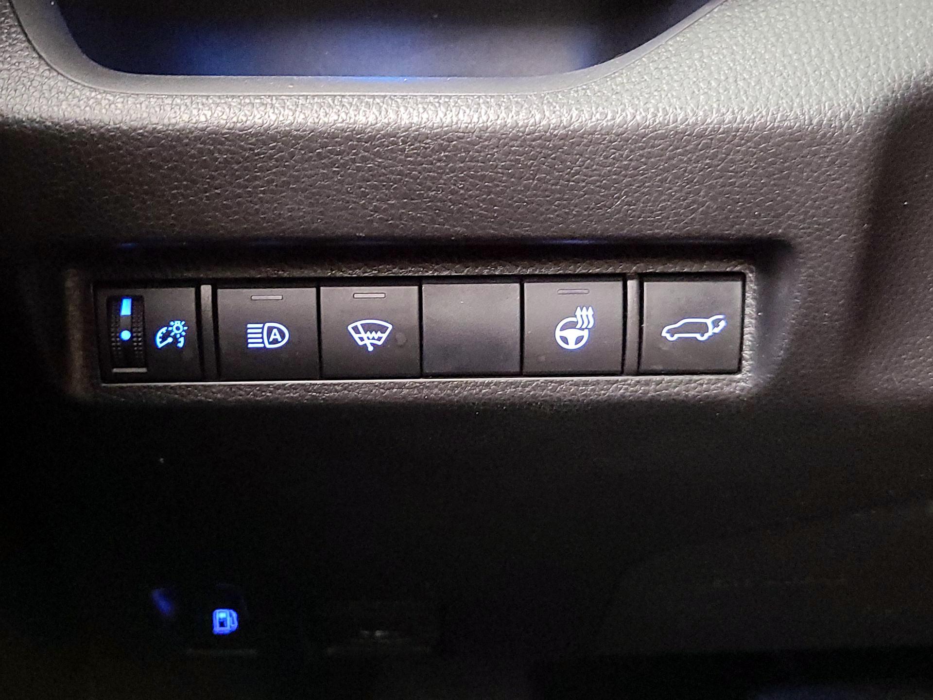Thumbnail: 2020 Toyota RAV4 - 13