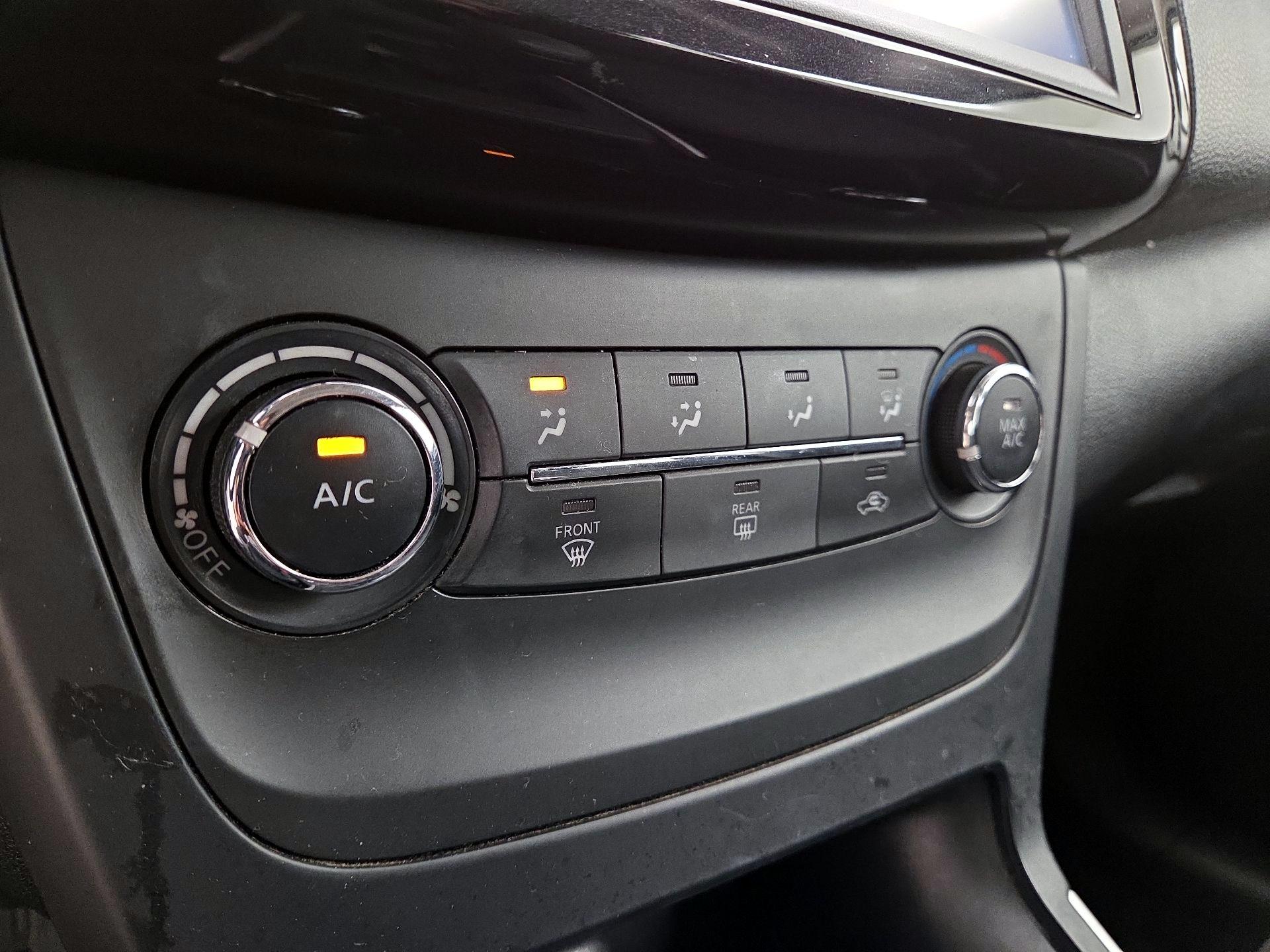 Thumbnail: 2019 Nissan Sentra - 16