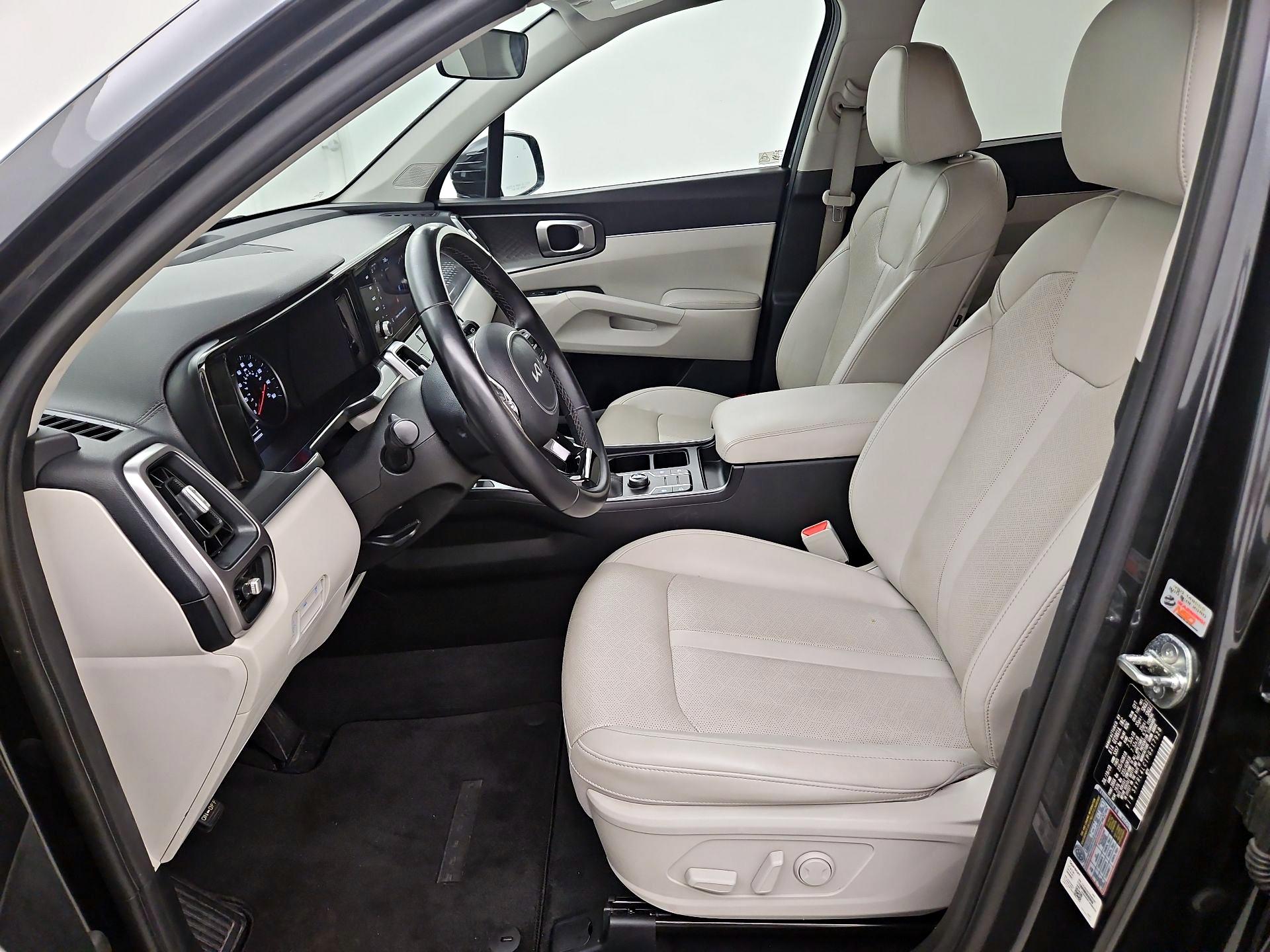 Thumbnail: 2023 Kia Sorento - 11