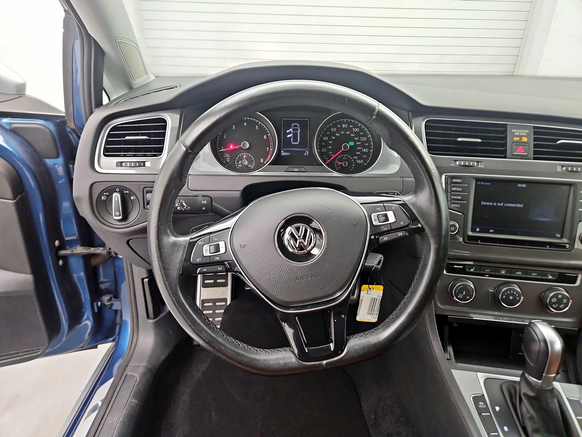 Thumbnail: 2017 Volkswagen Golf - 10