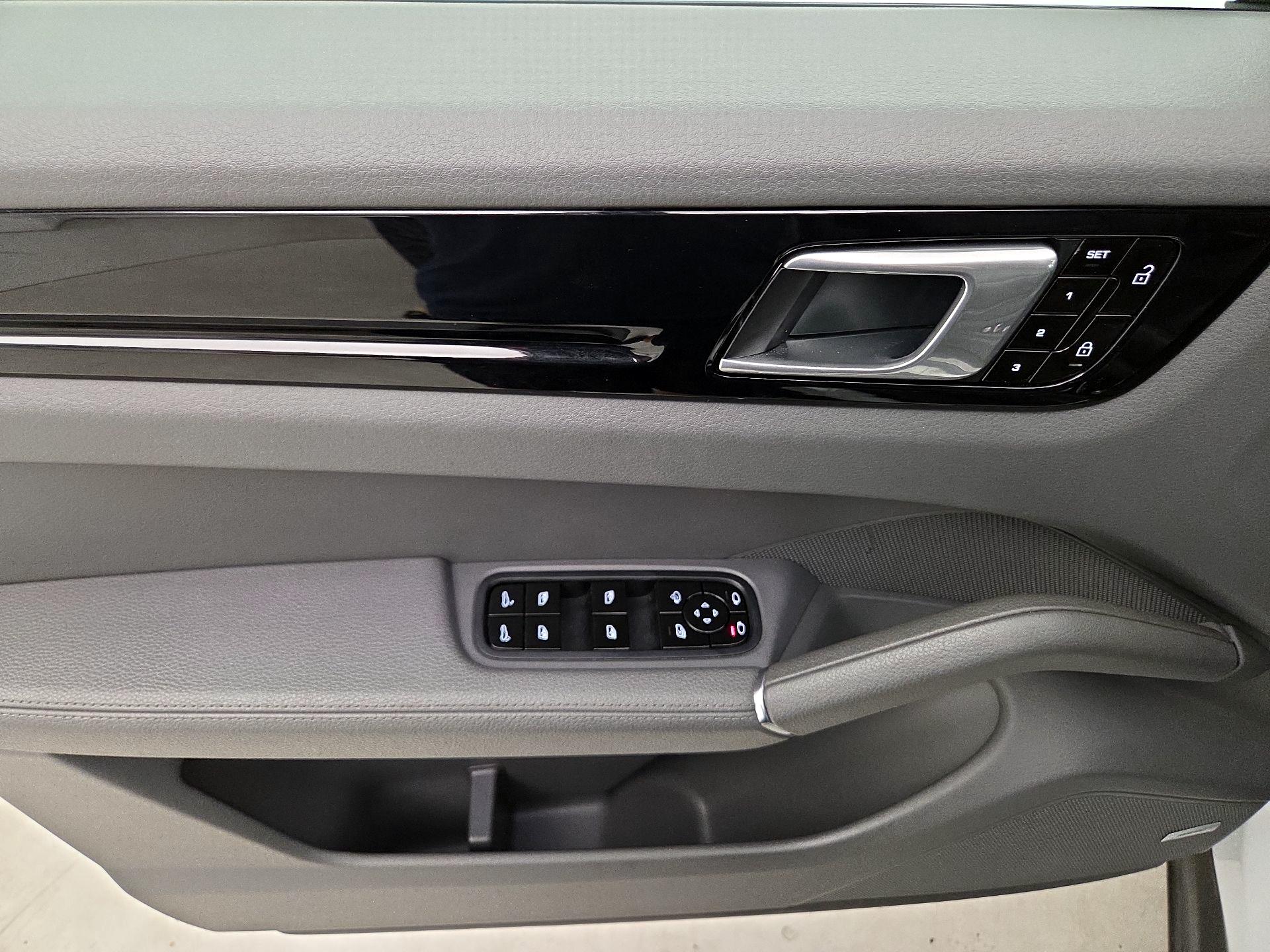 Thumbnail: 2019 Porsche Cayenne - 12