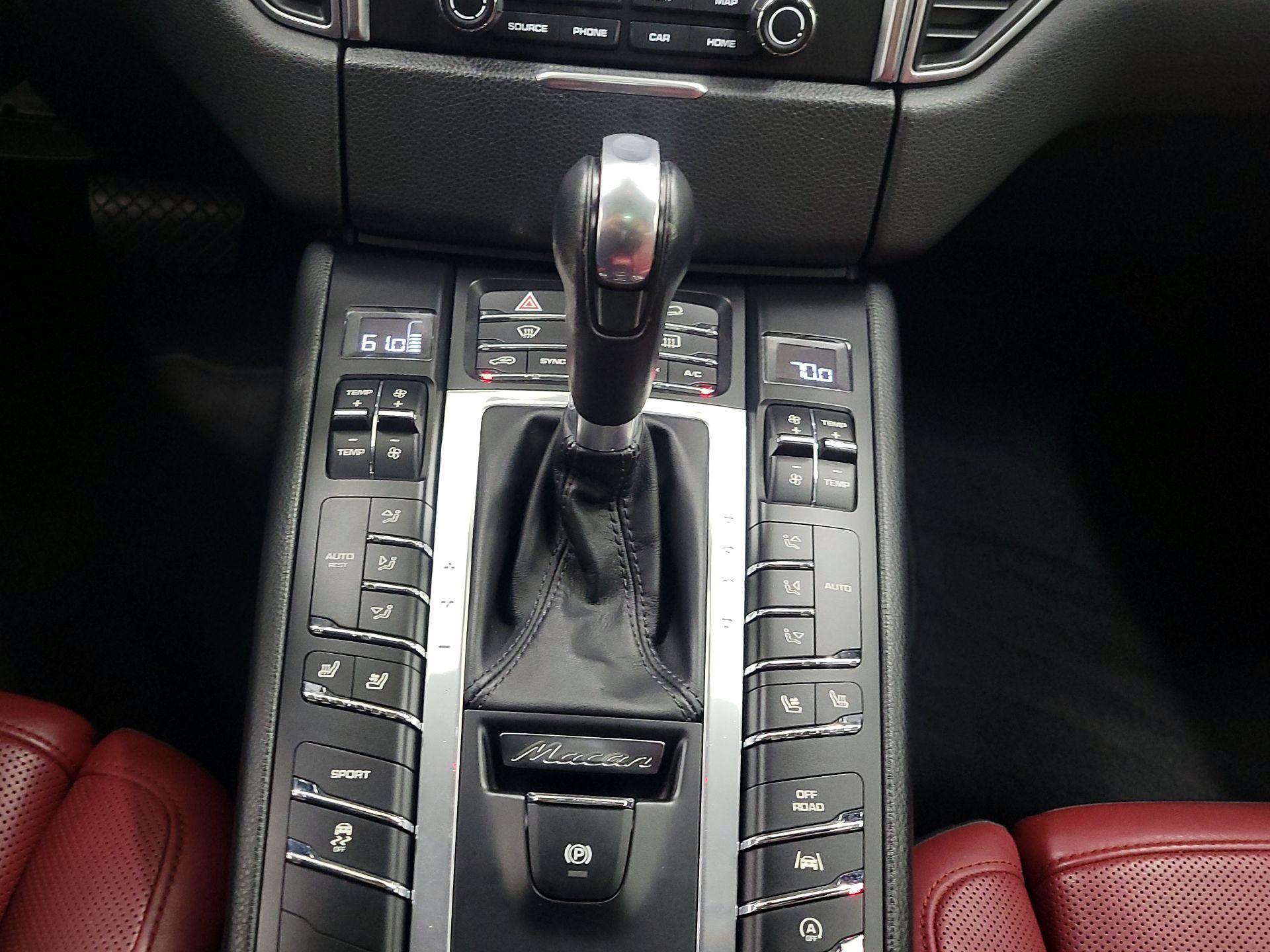 Thumbnail: 2017 Porsche Macan - 18