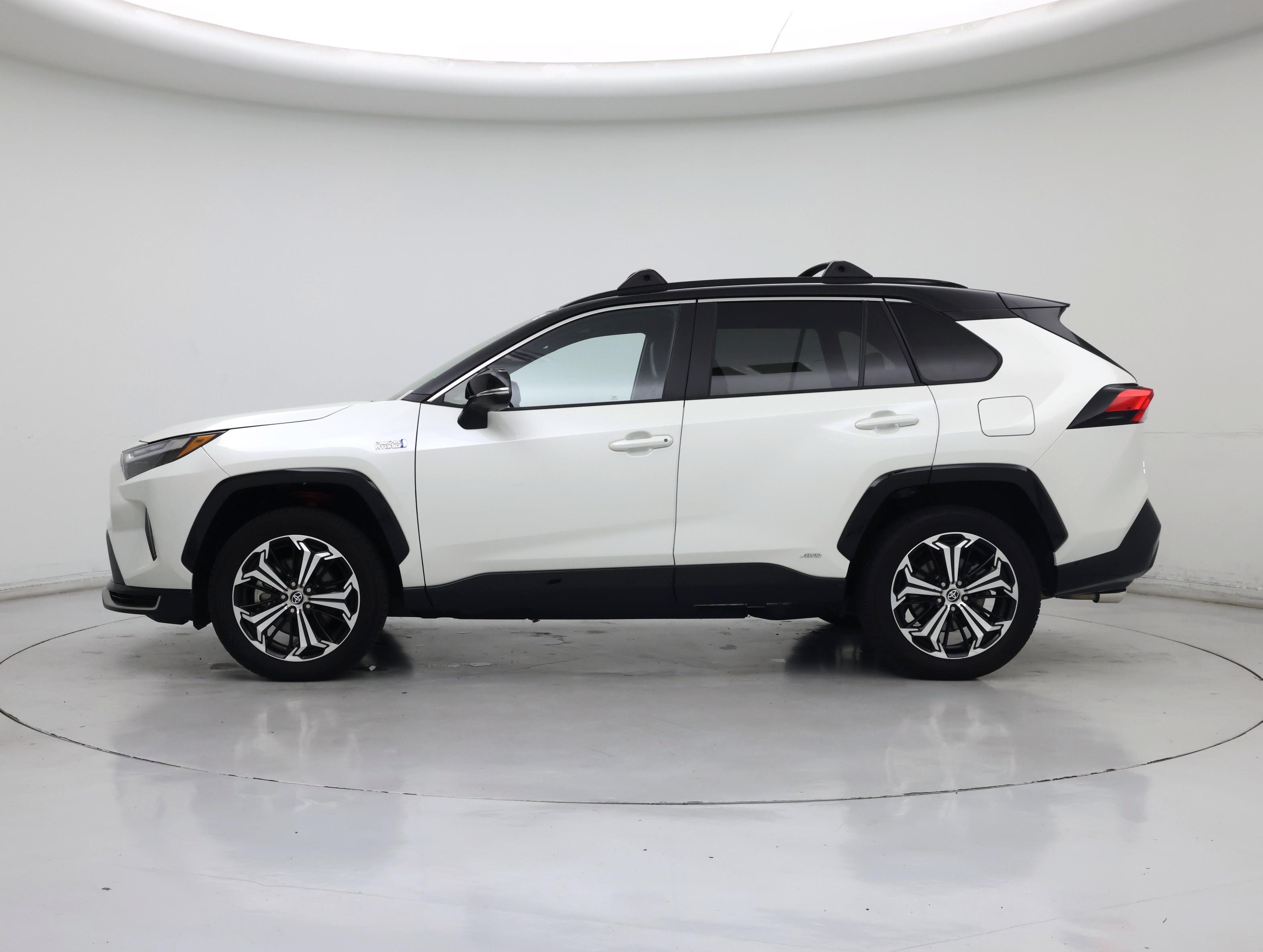 Thumbnail: 2022 Toyota RAV4 - 3