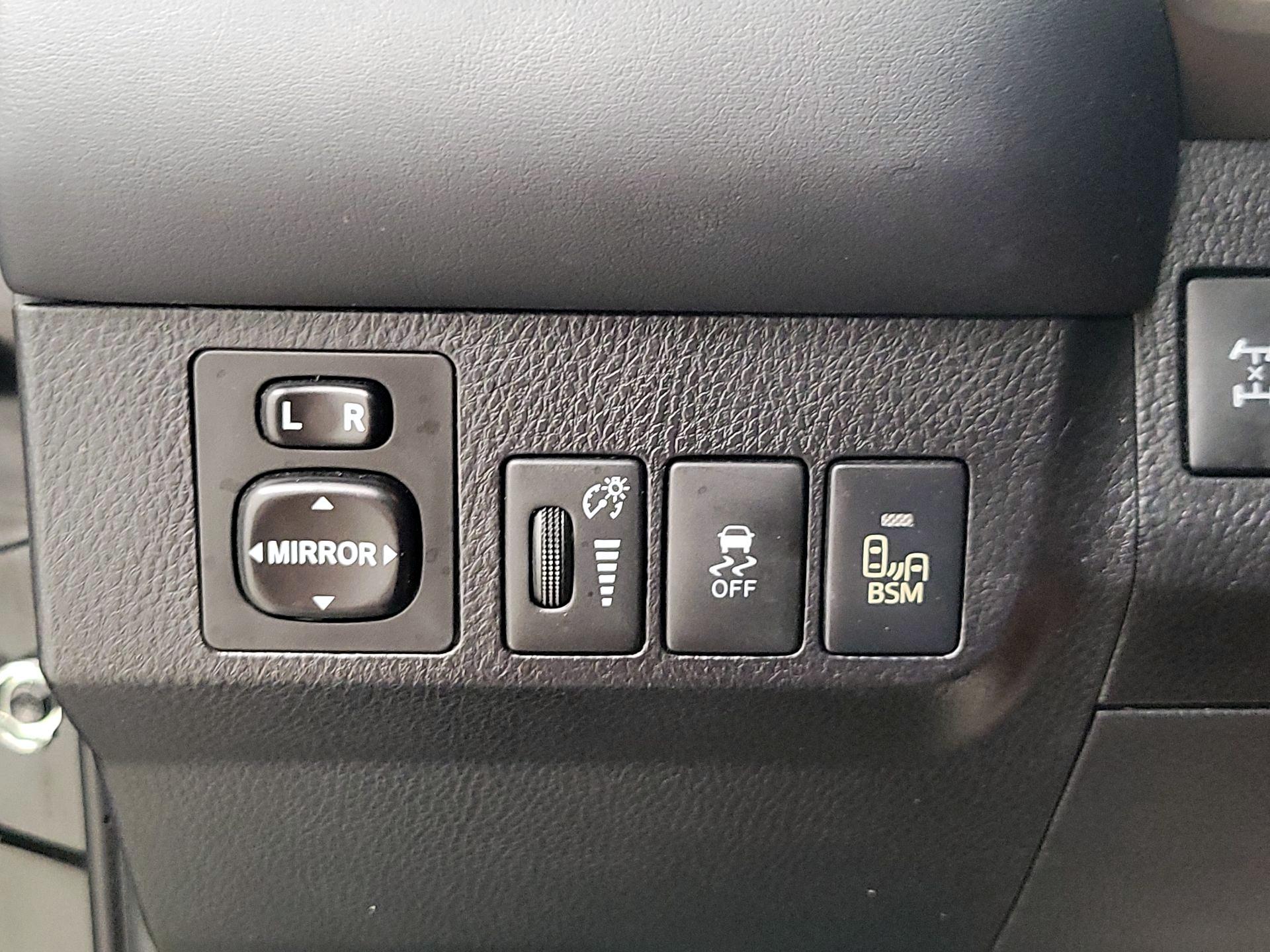 Thumbnail: 2014 Toyota RAV4 - 13