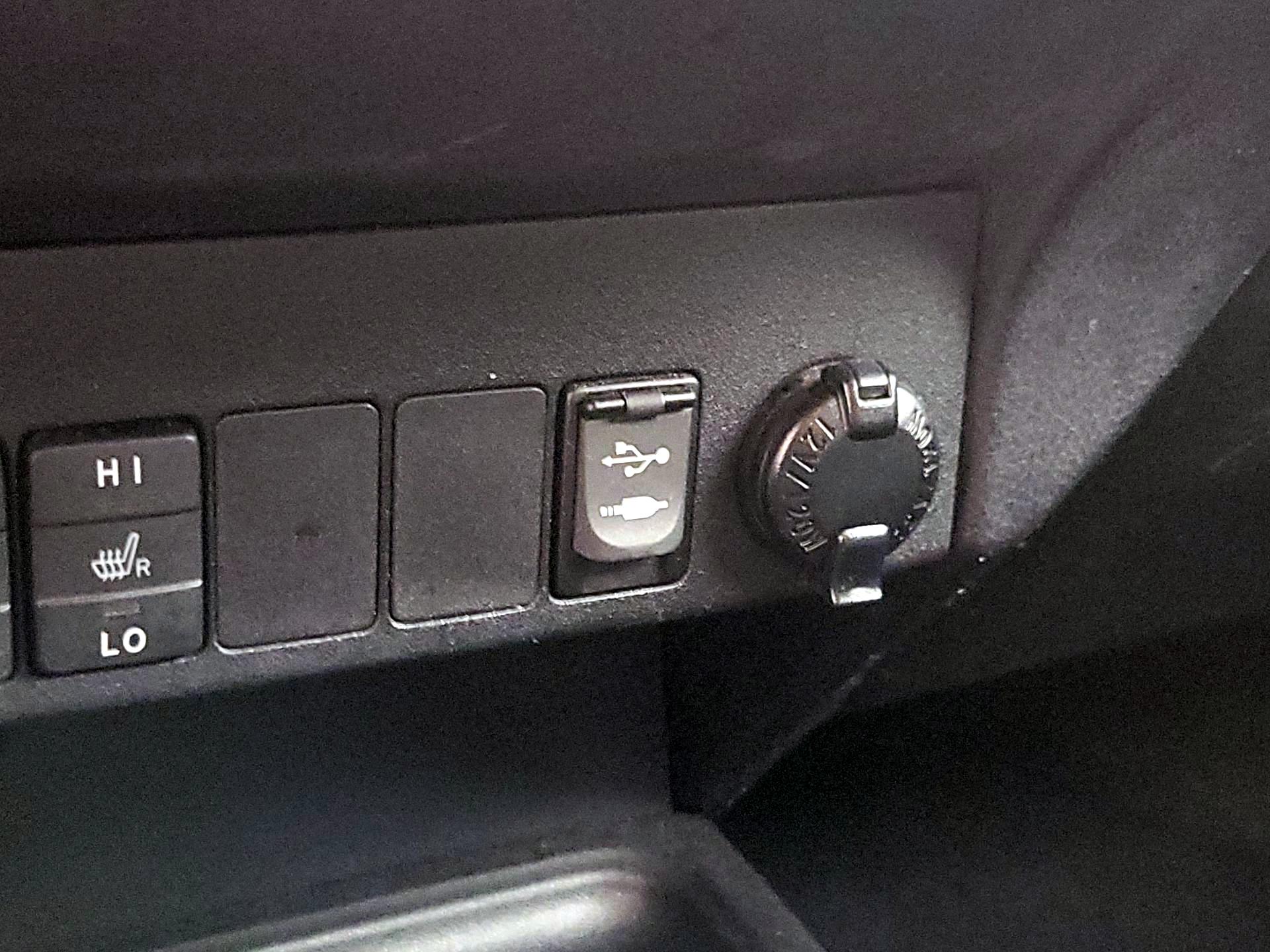 Thumbnail: 2014 Toyota RAV4 - 18