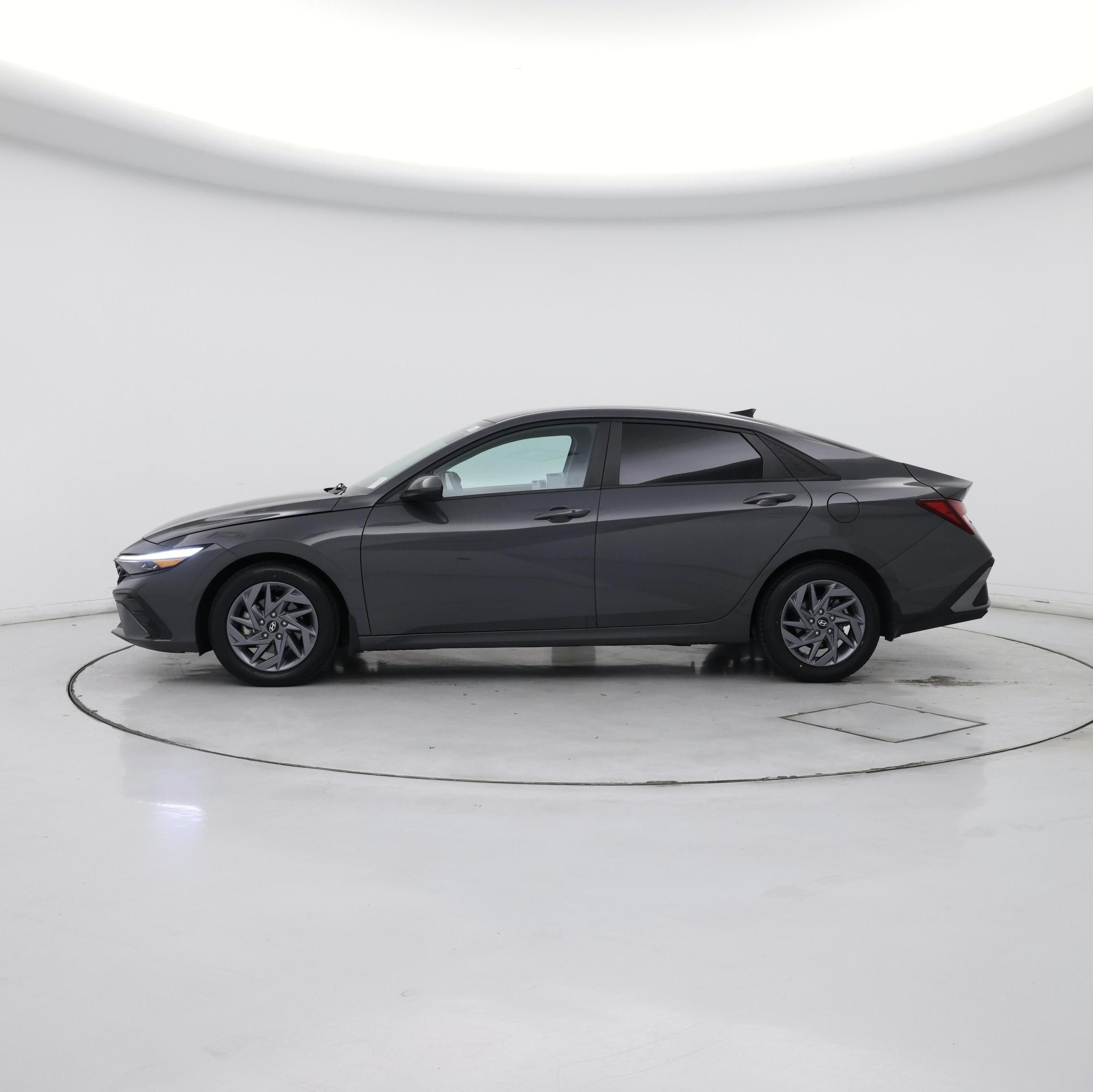 Thumbnail: 2024 Hyundai Elantra - 3