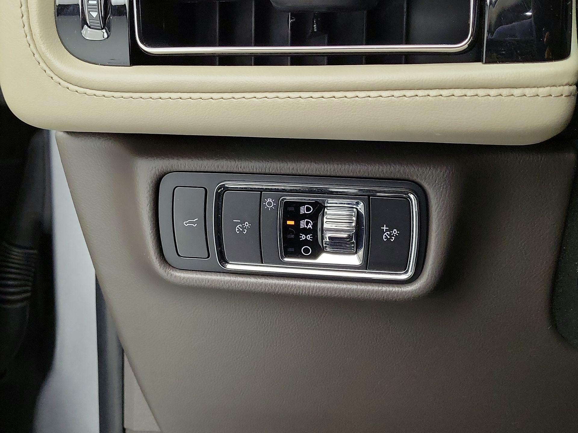 Thumbnail: 2022 Lincoln Aviator - 13