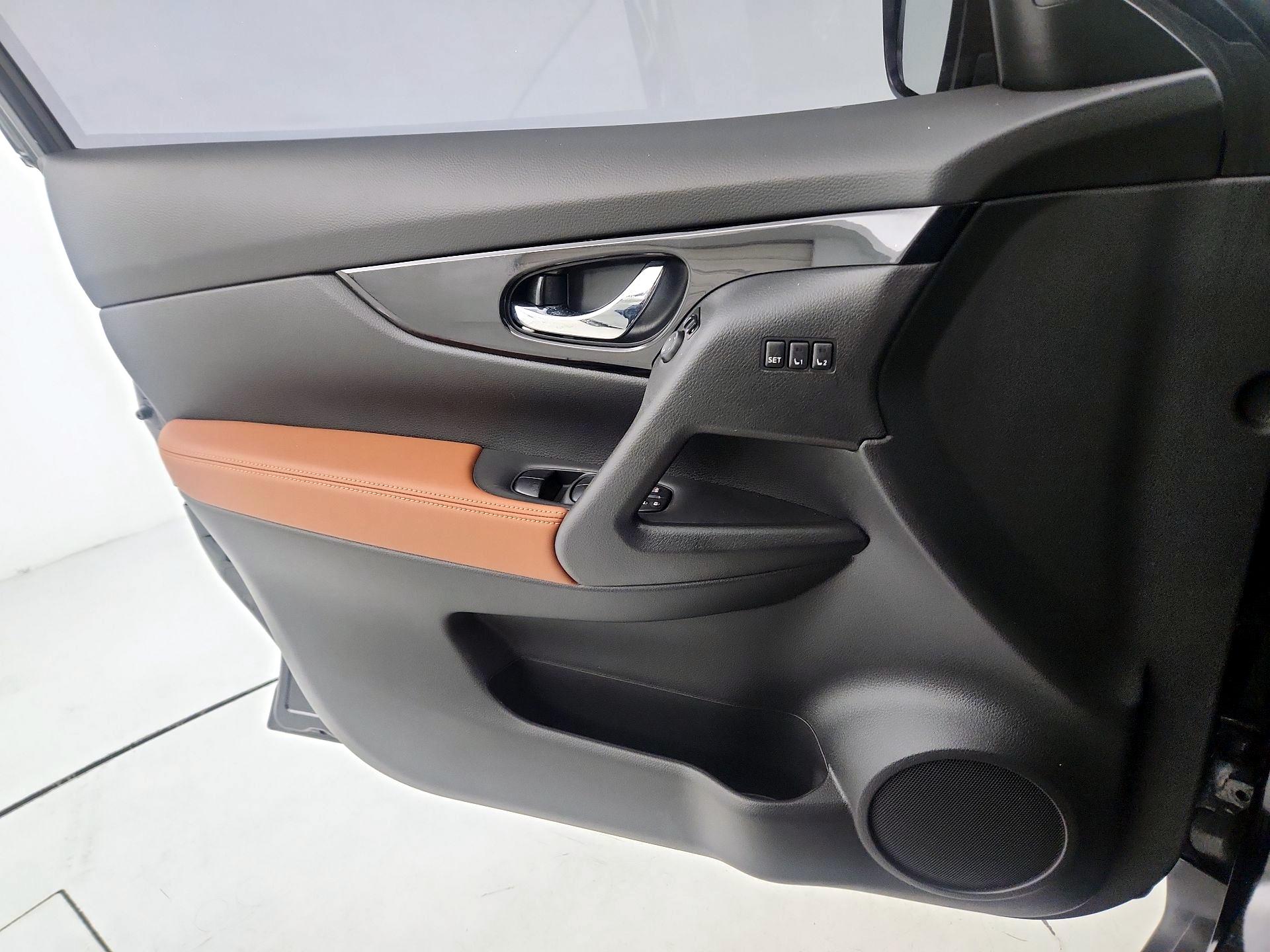 Thumbnail: 2018 Nissan Rogue - 12