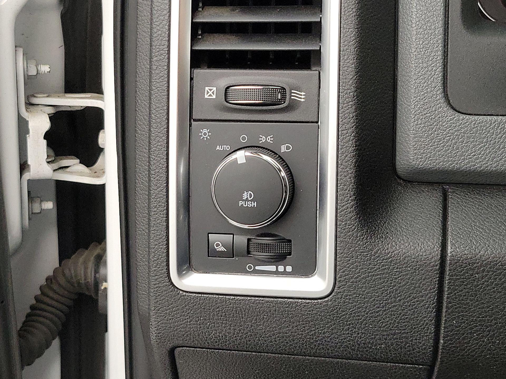 Thumbnail: 2019 RAM 1500 Classic - 13