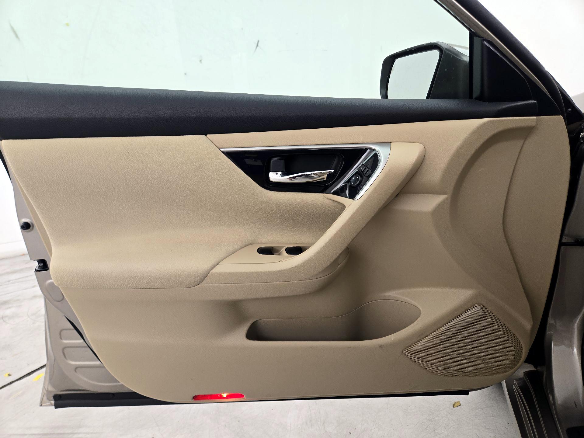 Thumbnail: 2014 Nissan Altima - 12