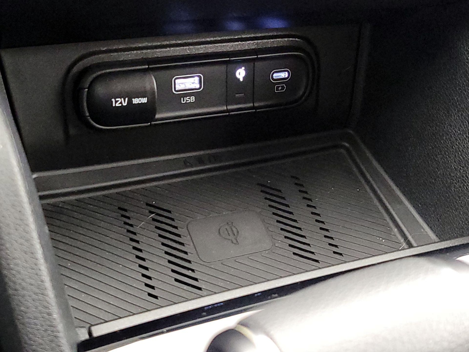 2024 Kia Sportage EX - Photo 20