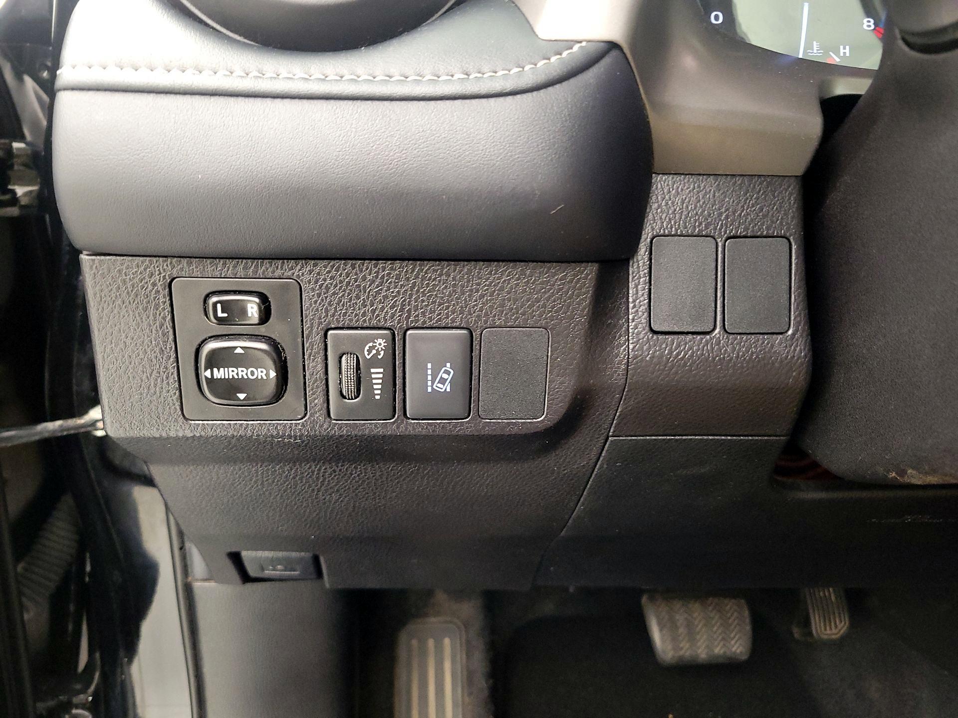 Thumbnail: 2018 Toyota RAV4 - 13
