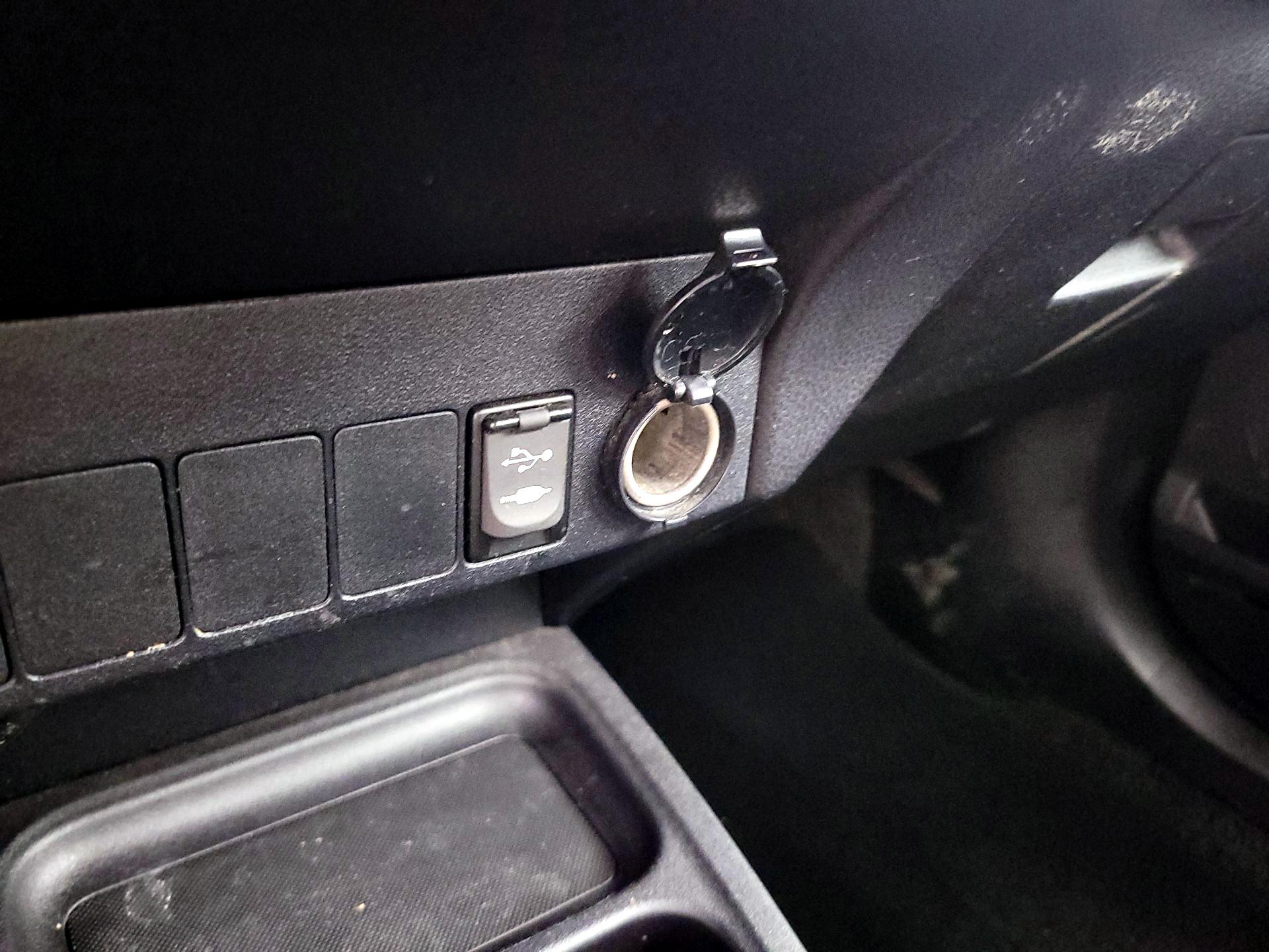 Thumbnail: 2018 Toyota RAV4 - 18