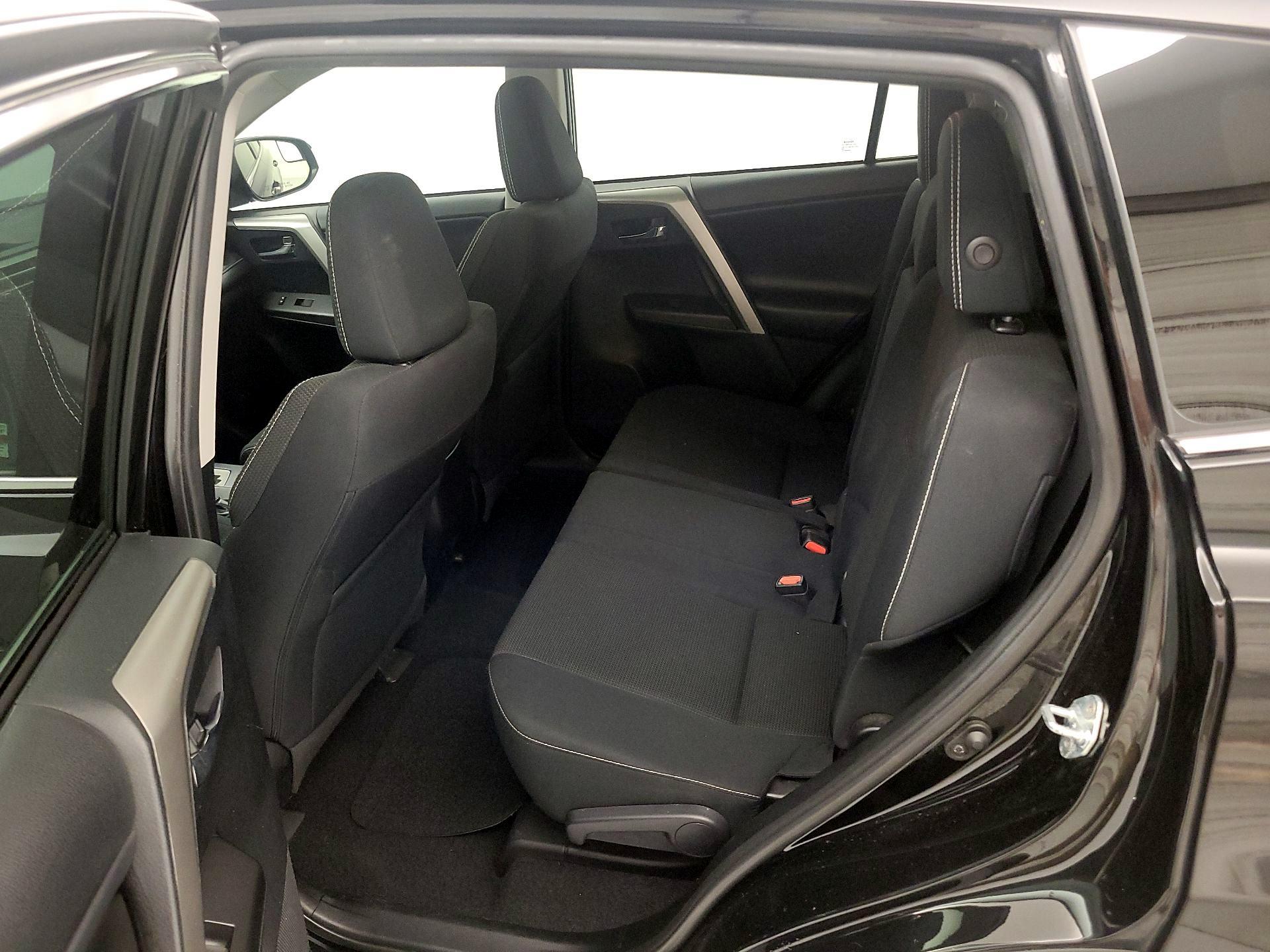 Thumbnail: 2018 Toyota RAV4 - 20