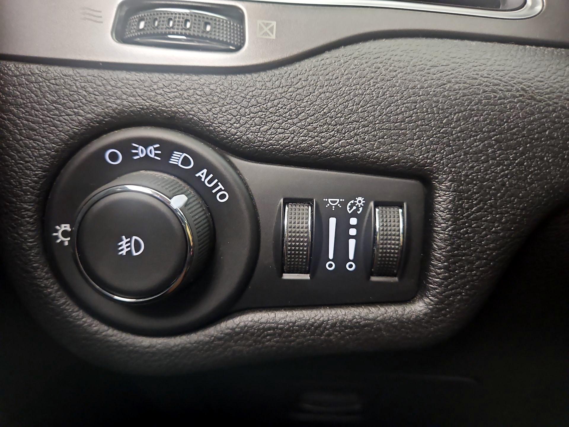 Thumbnail: 2020 Jeep Cherokee - 13