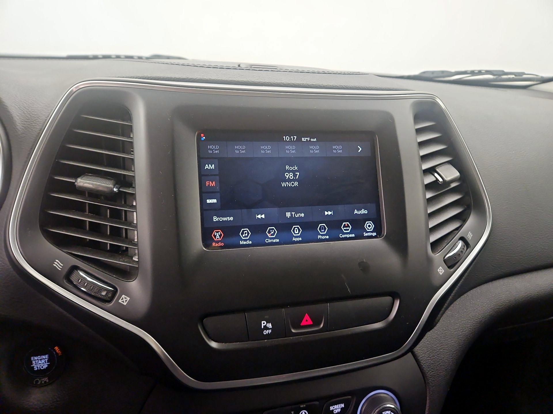 Thumbnail: 2020 Jeep Cherokee - 15