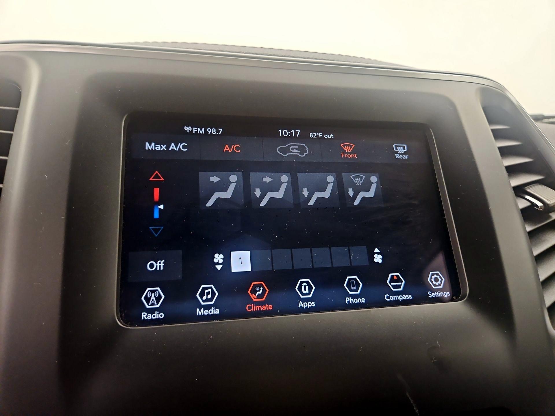 Thumbnail: 2020 Jeep Cherokee - 16