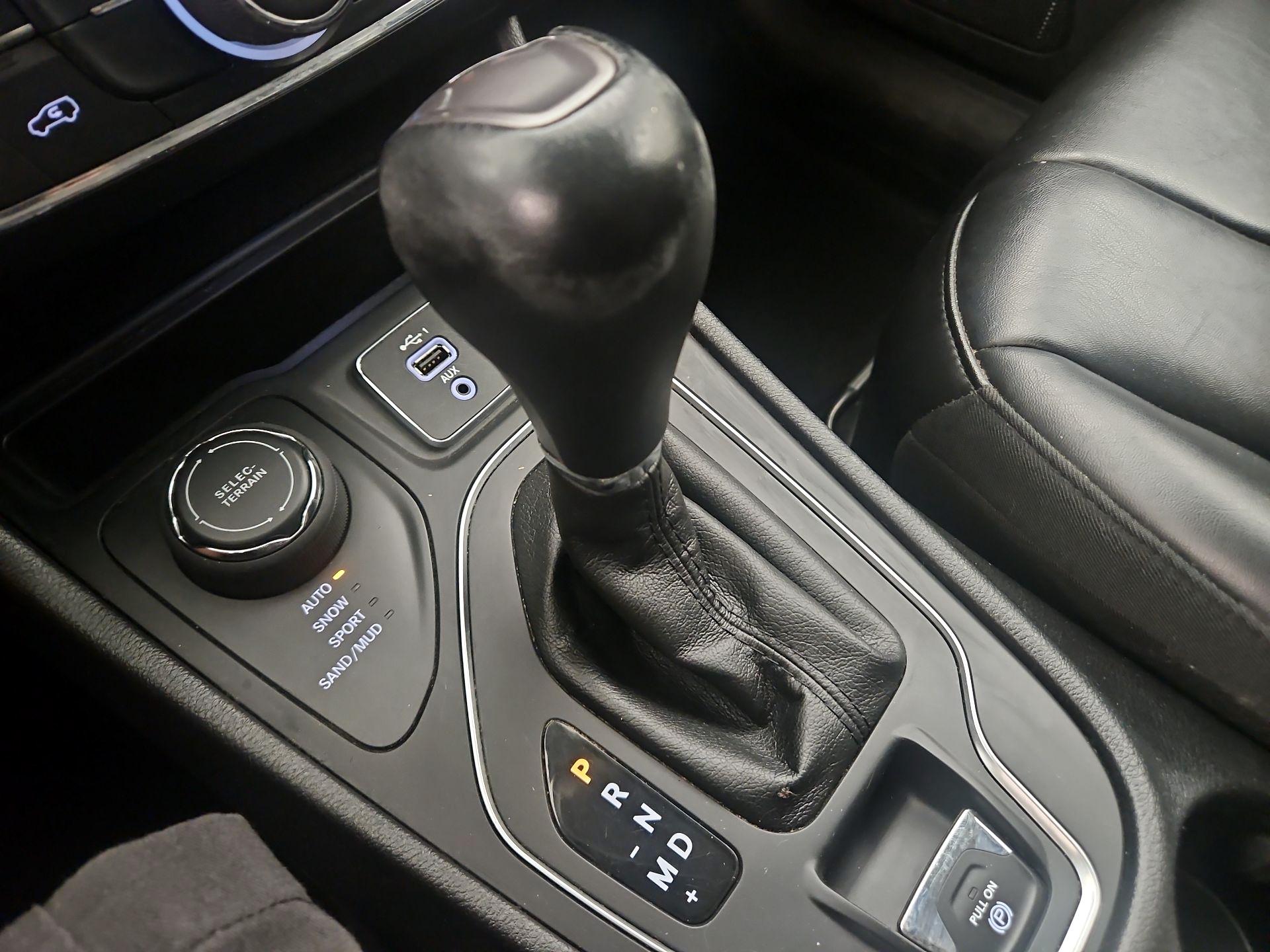 Thumbnail: 2020 Jeep Cherokee - 17