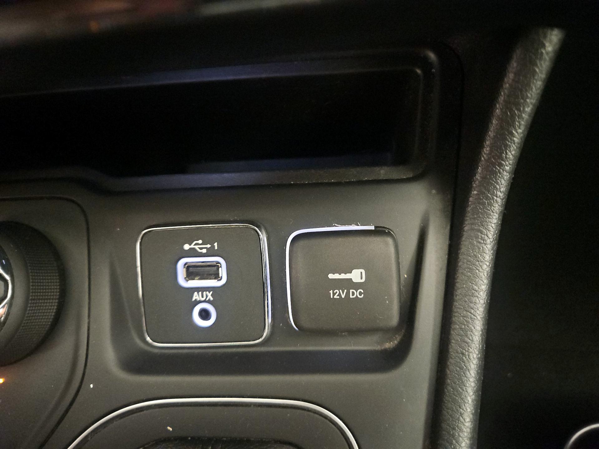 Thumbnail: 2020 Jeep Cherokee - 18