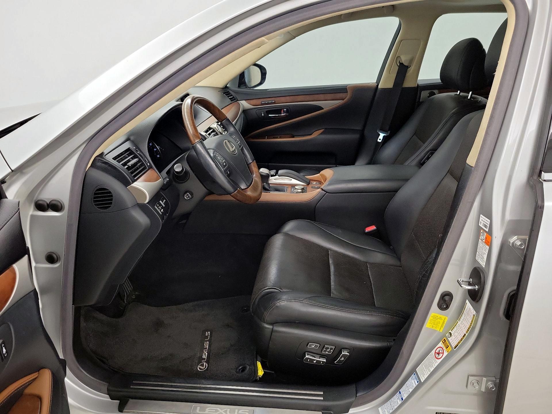 Thumbnail: 2016 Lexus LS - 11