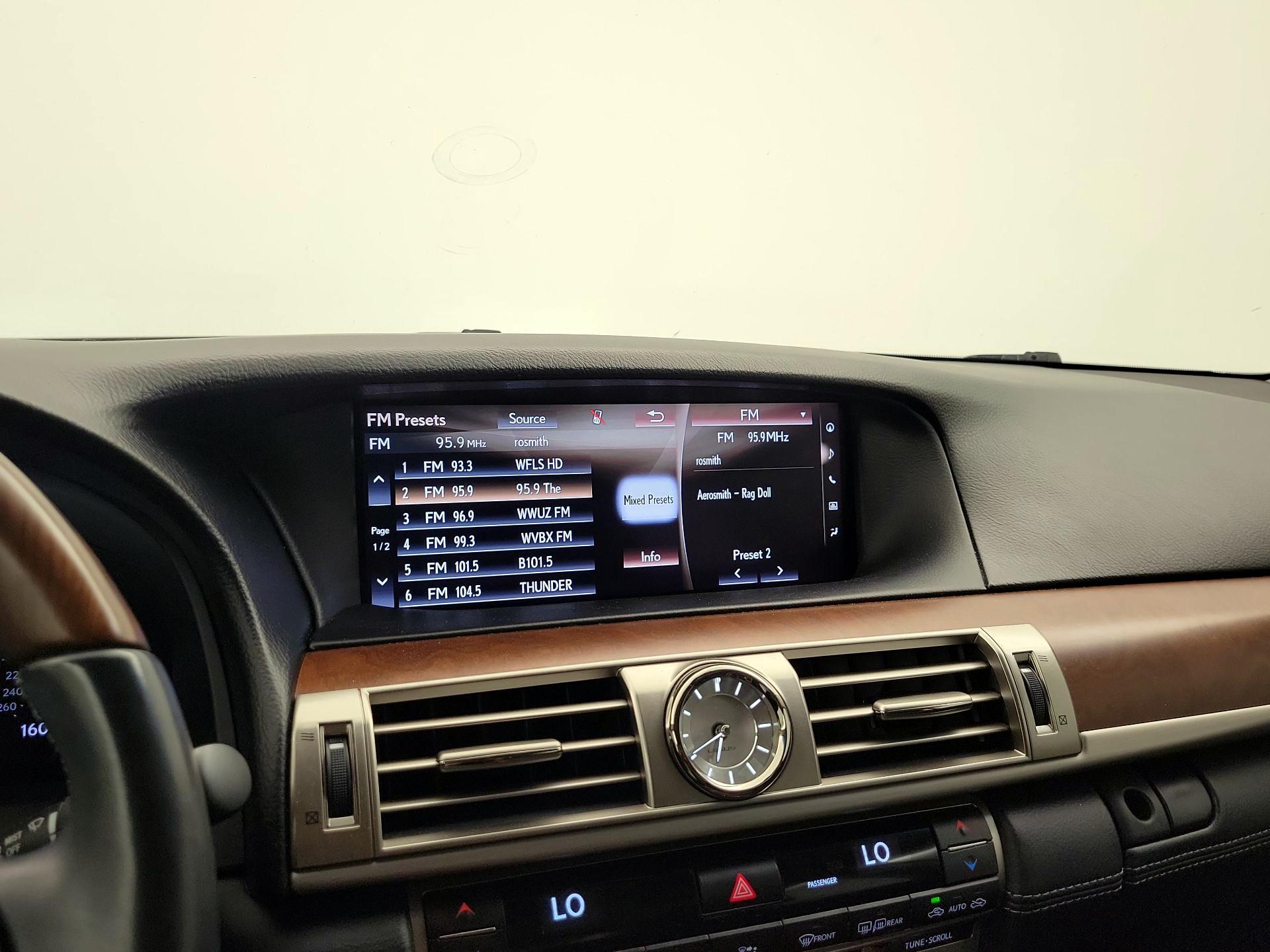 Thumbnail: 2016 Lexus LS - 16