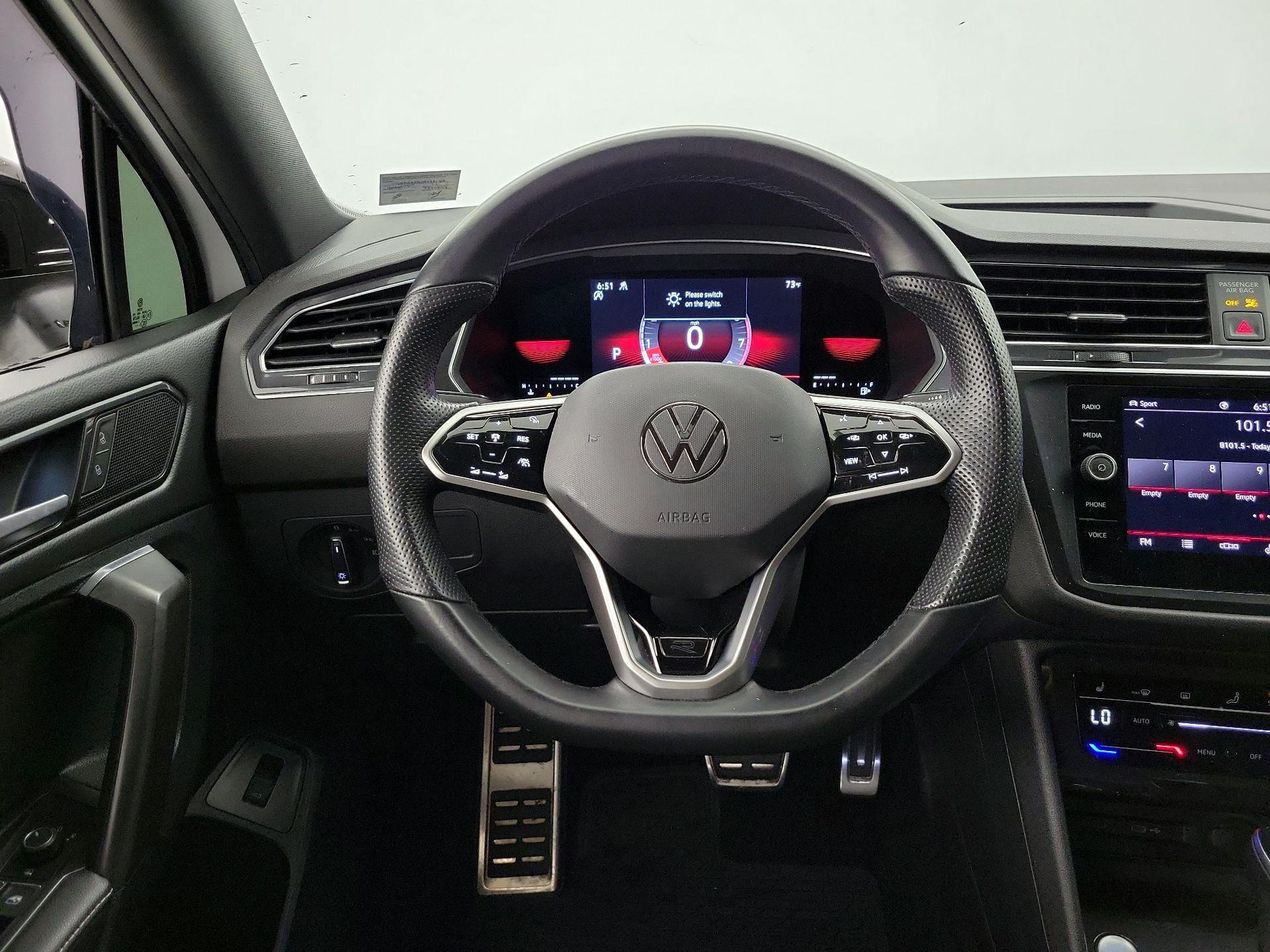 Thumbnail: 2022 Volkswagen Tiguan - 10