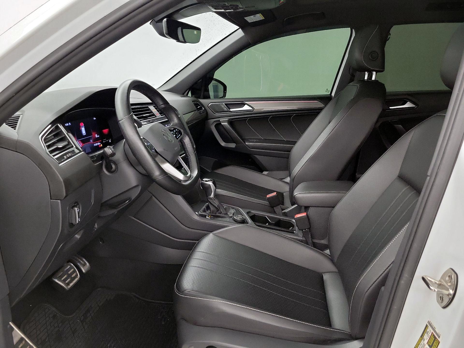 Thumbnail: 2022 Volkswagen Tiguan - 11