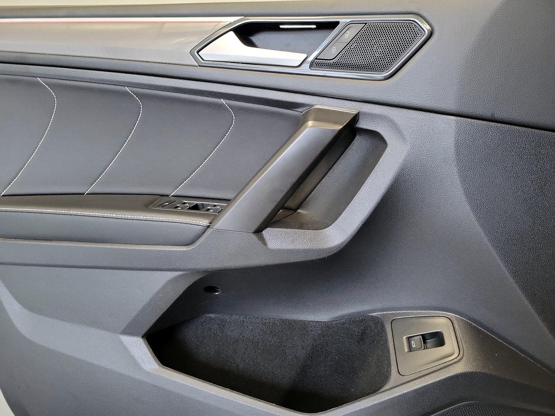 Thumbnail: 2022 Volkswagen Tiguan - 12