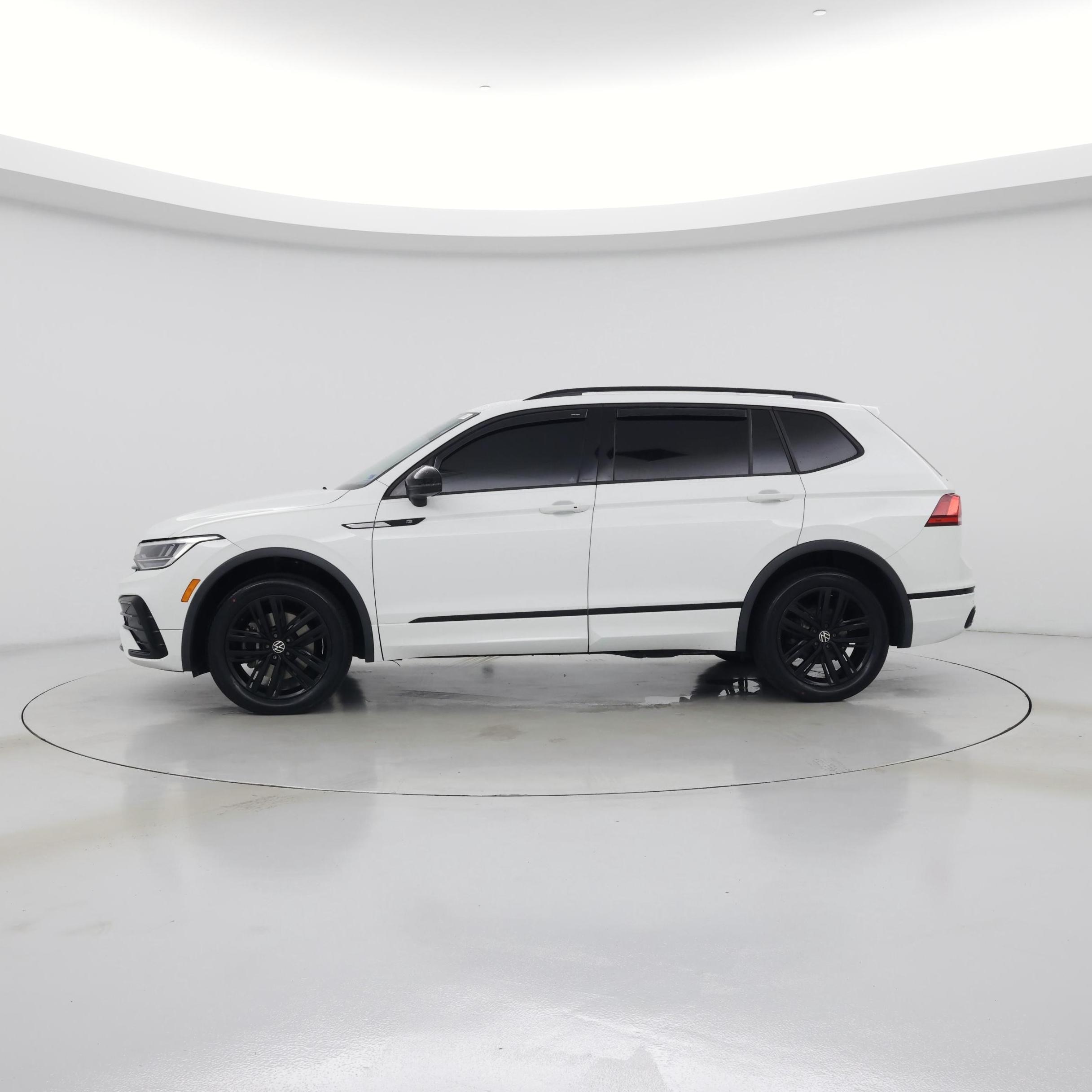 Thumbnail: 2022 Volkswagen Tiguan - 3