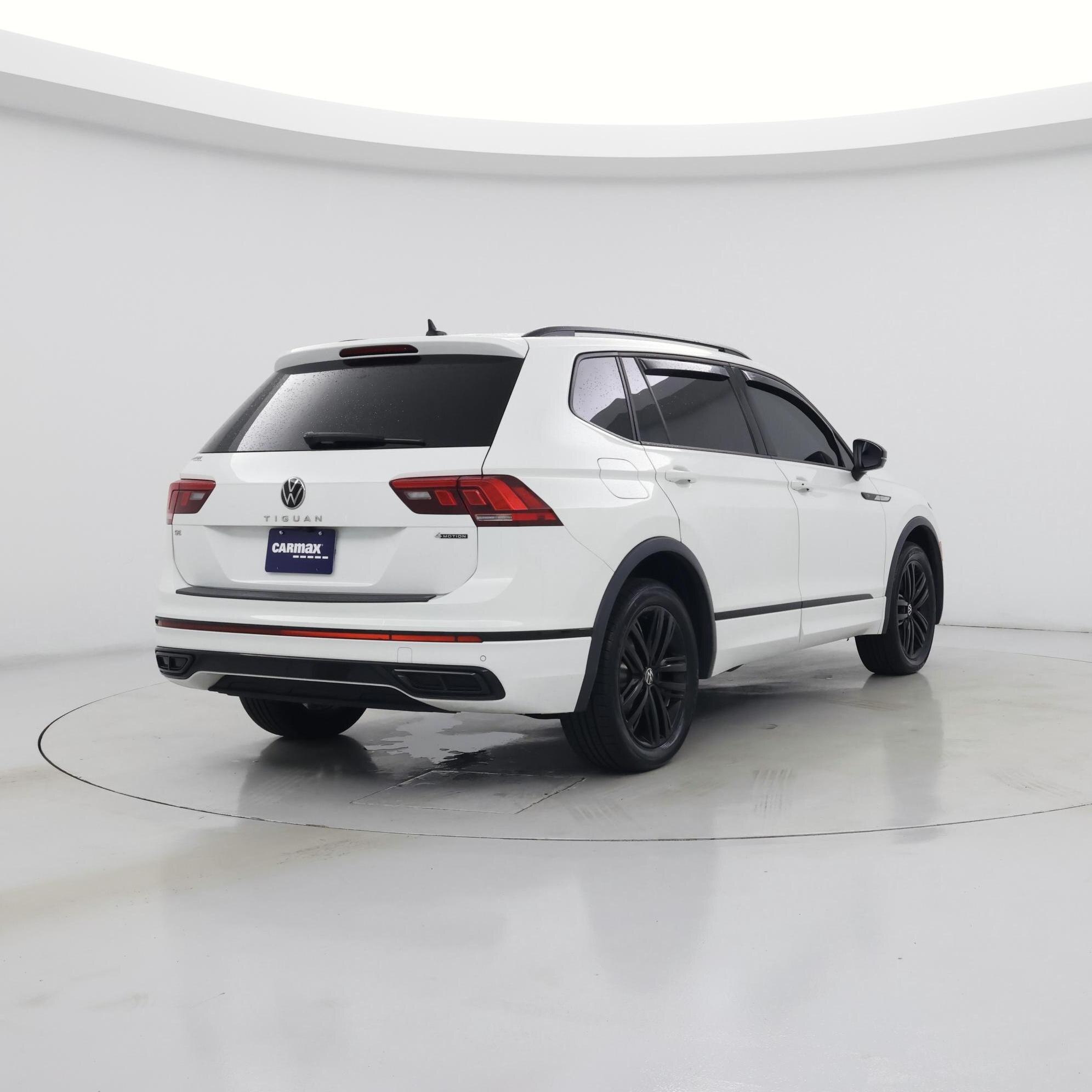 Thumbnail: 2022 Volkswagen Tiguan - 8