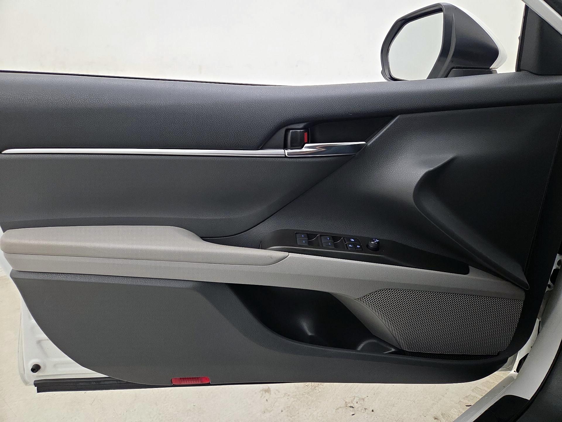 Thumbnail: 2022 Toyota Camry - 12