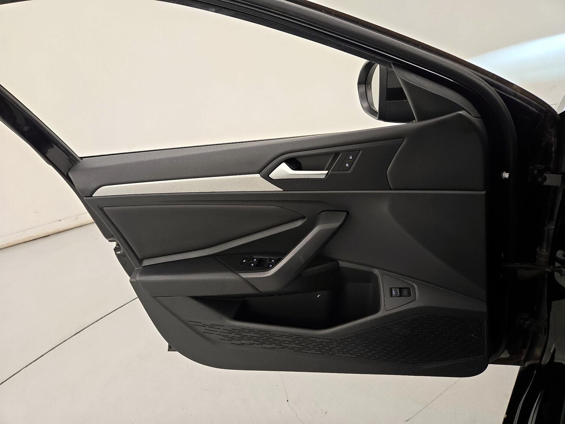 Thumbnail: 2019 Volkswagen Jetta - 12