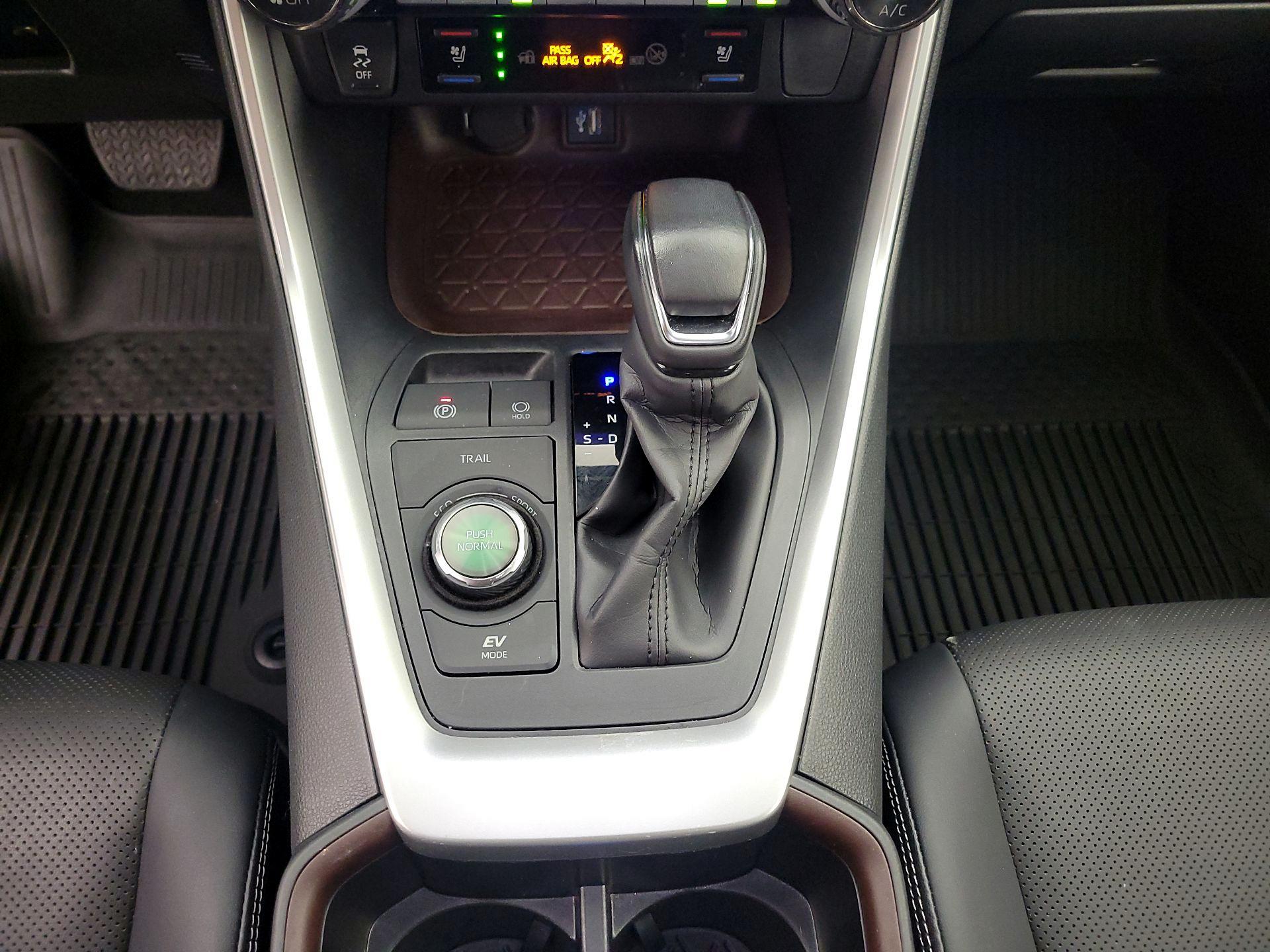 Thumbnail: 2023 Toyota RAV4 - 17