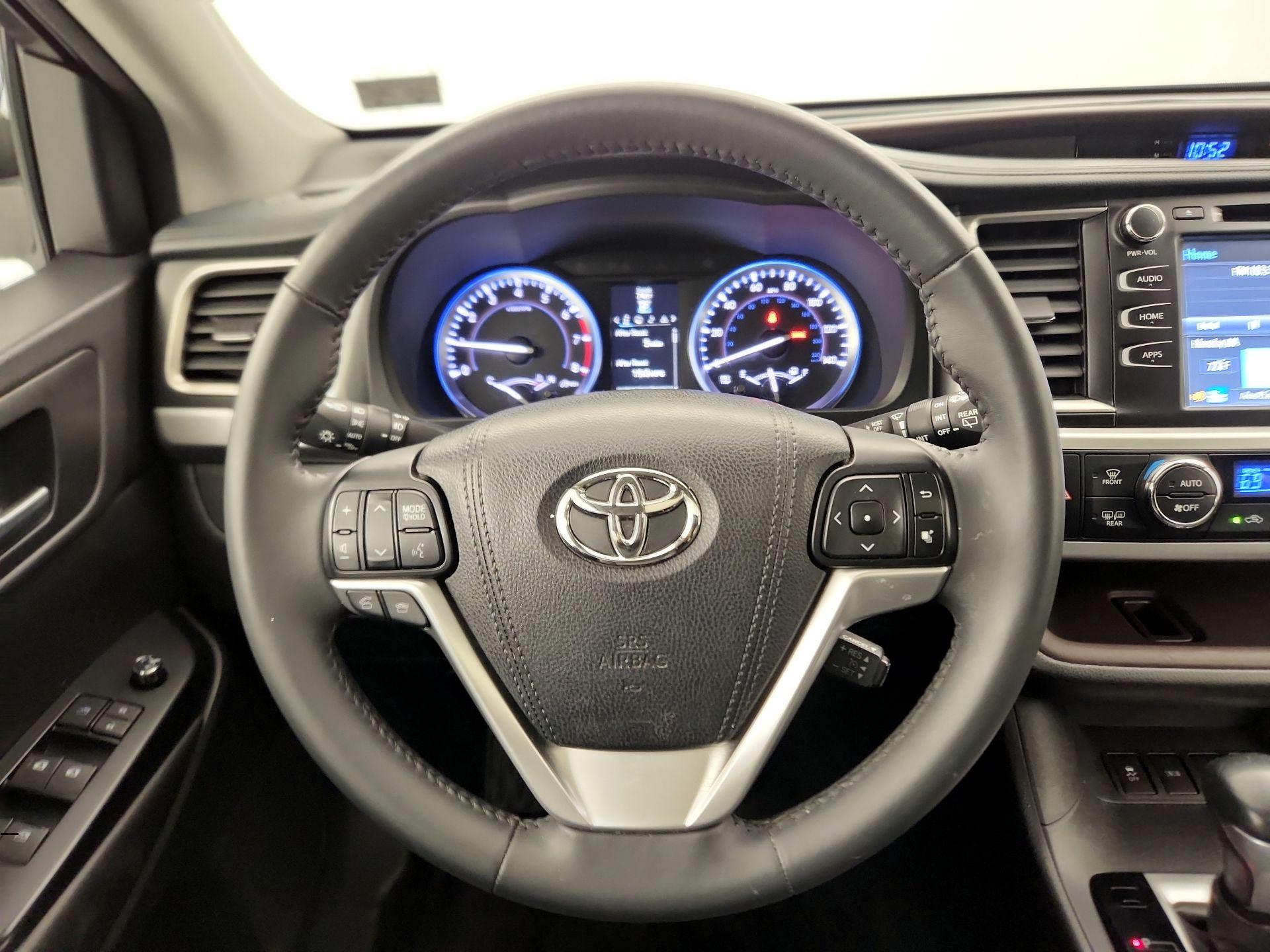 Thumbnail: 2016 Toyota Highlander - 10