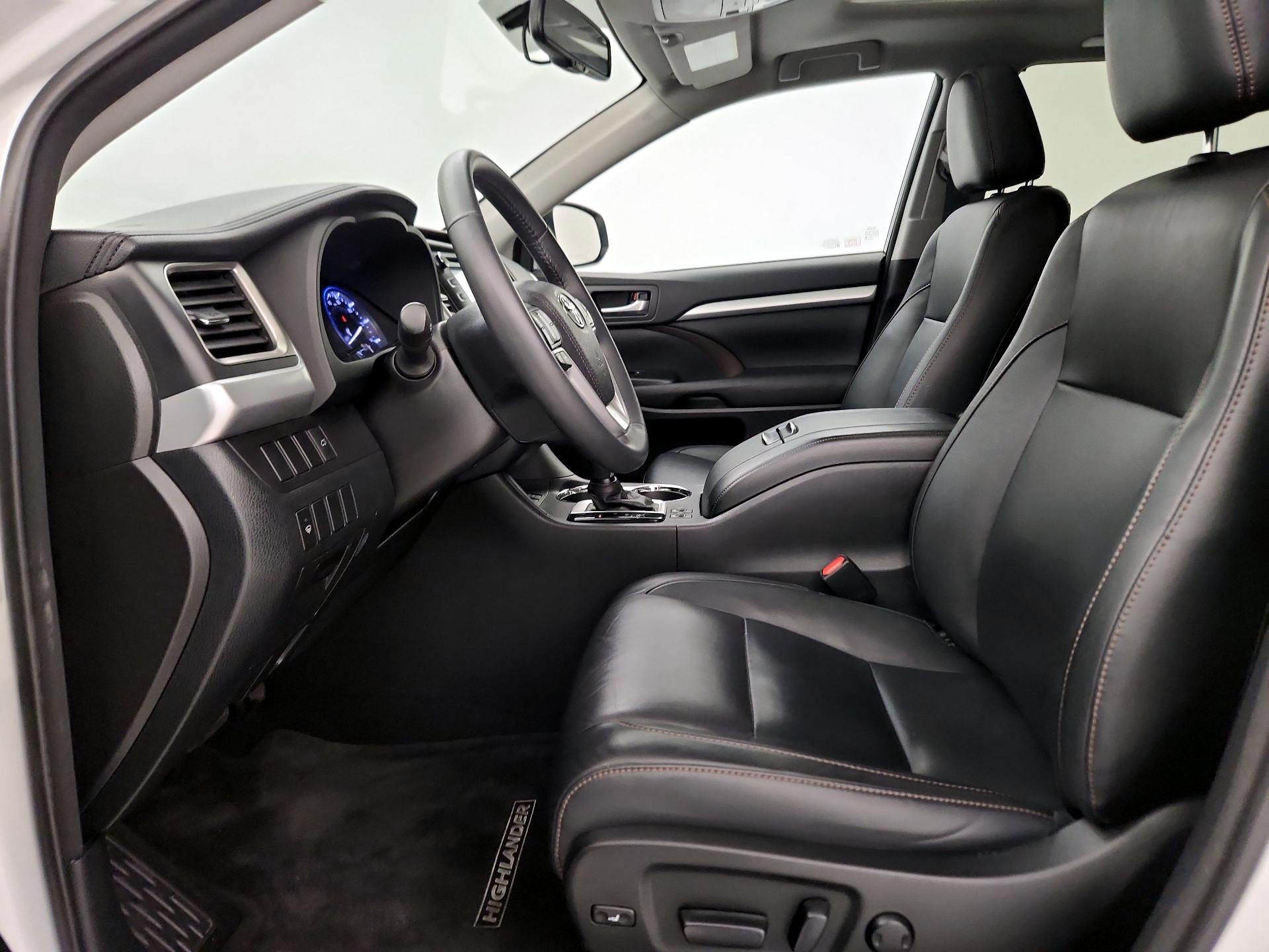Thumbnail: 2016 Toyota Highlander - 11
