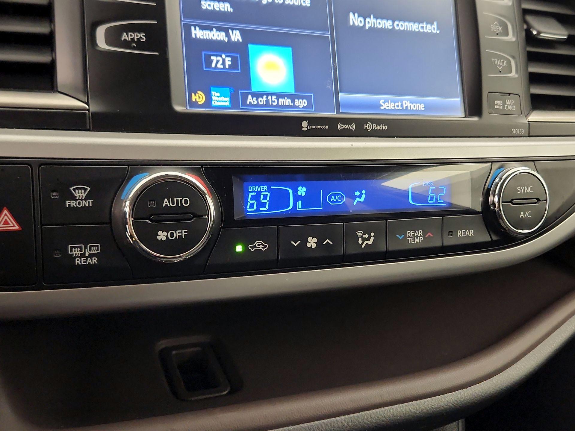Thumbnail: 2016 Toyota Highlander - 16