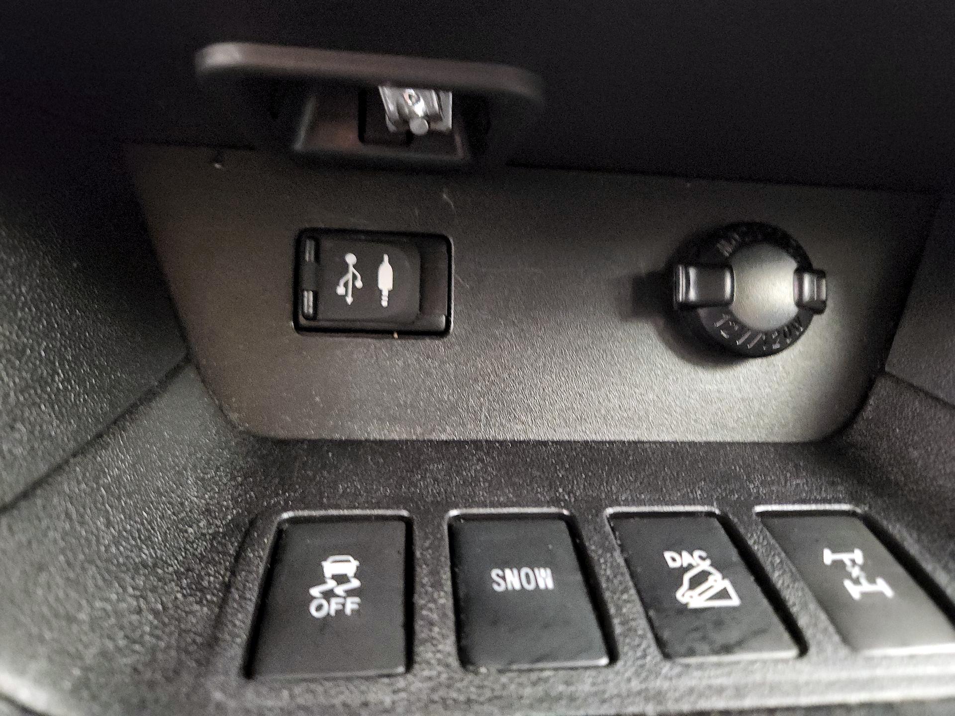 Thumbnail: 2016 Toyota Highlander - 18