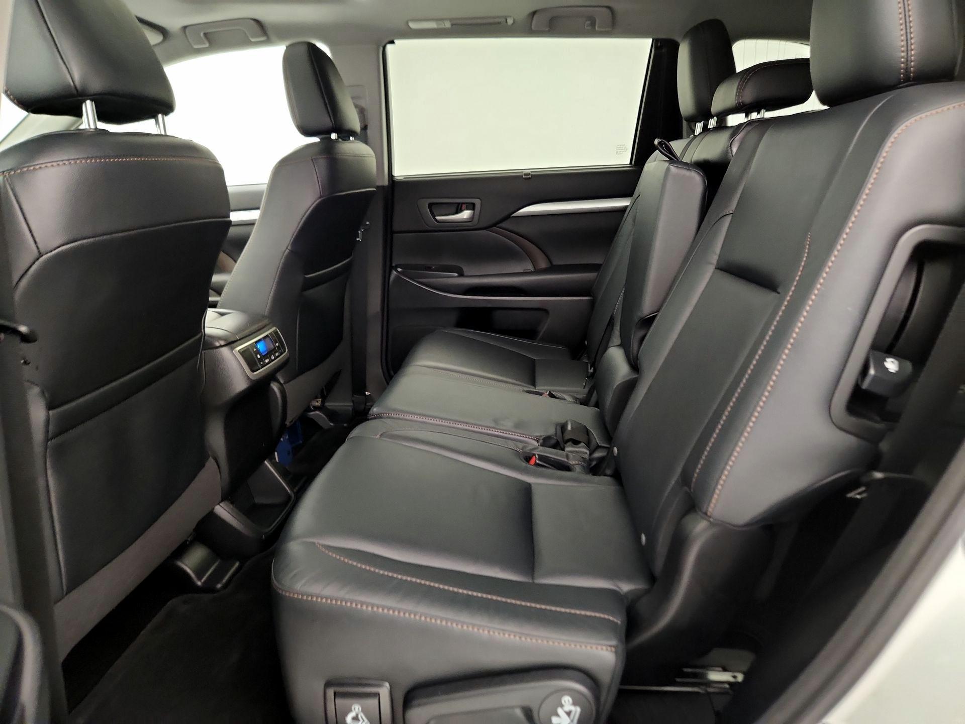 Thumbnail: 2016 Toyota Highlander - 20