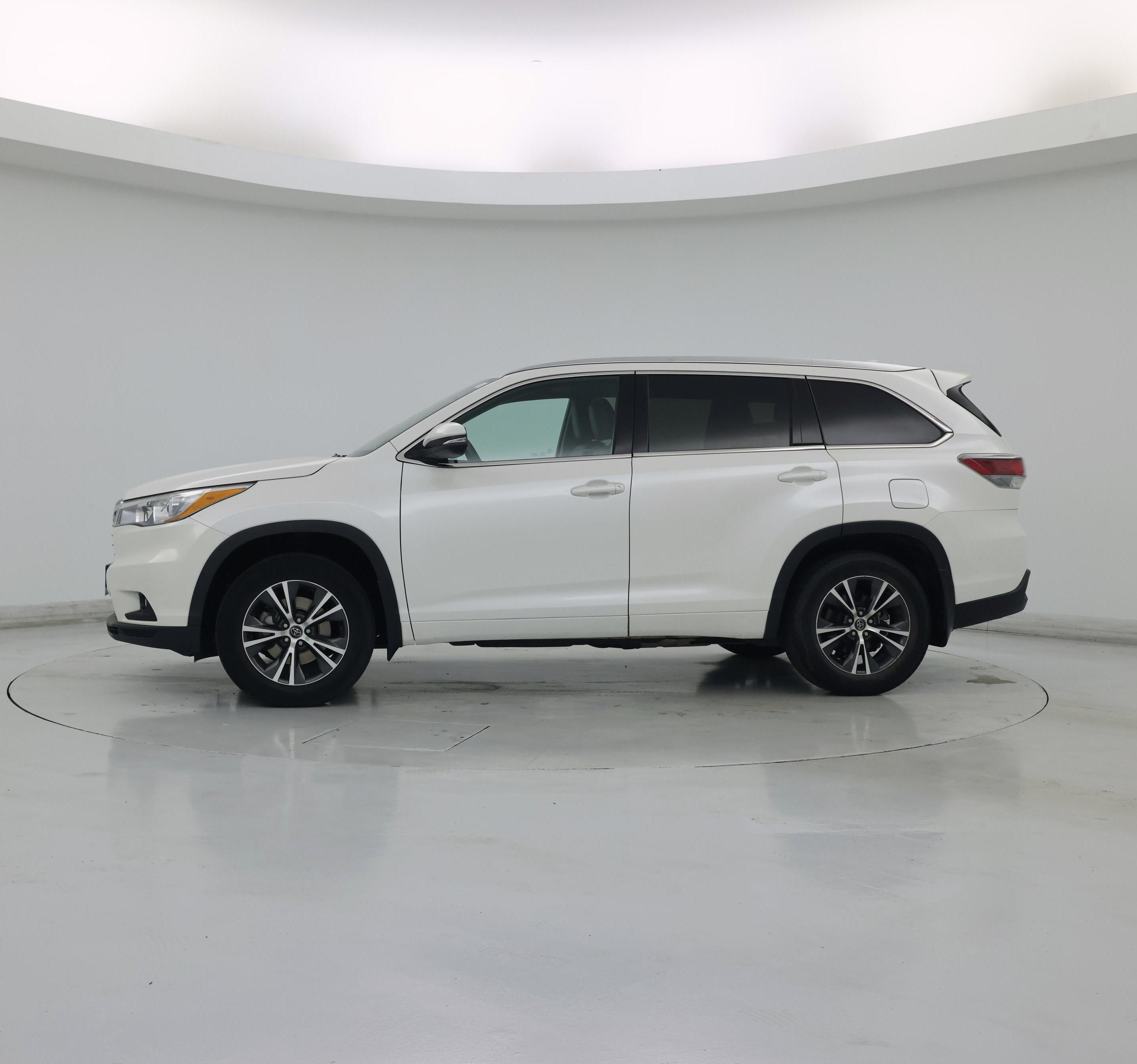 Thumbnail: 2016 Toyota Highlander - 3