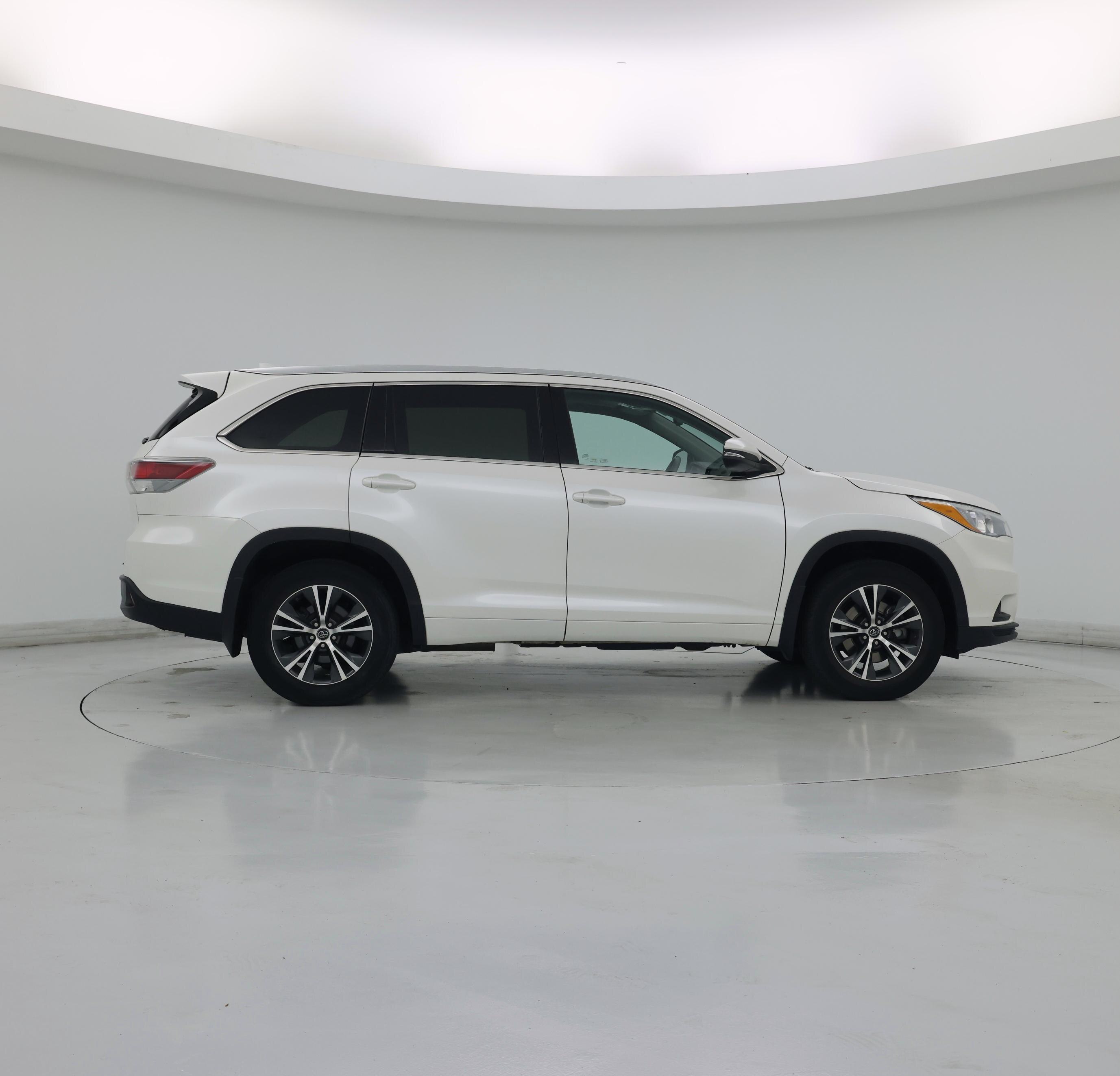 Thumbnail: 2016 Toyota Highlander - 7