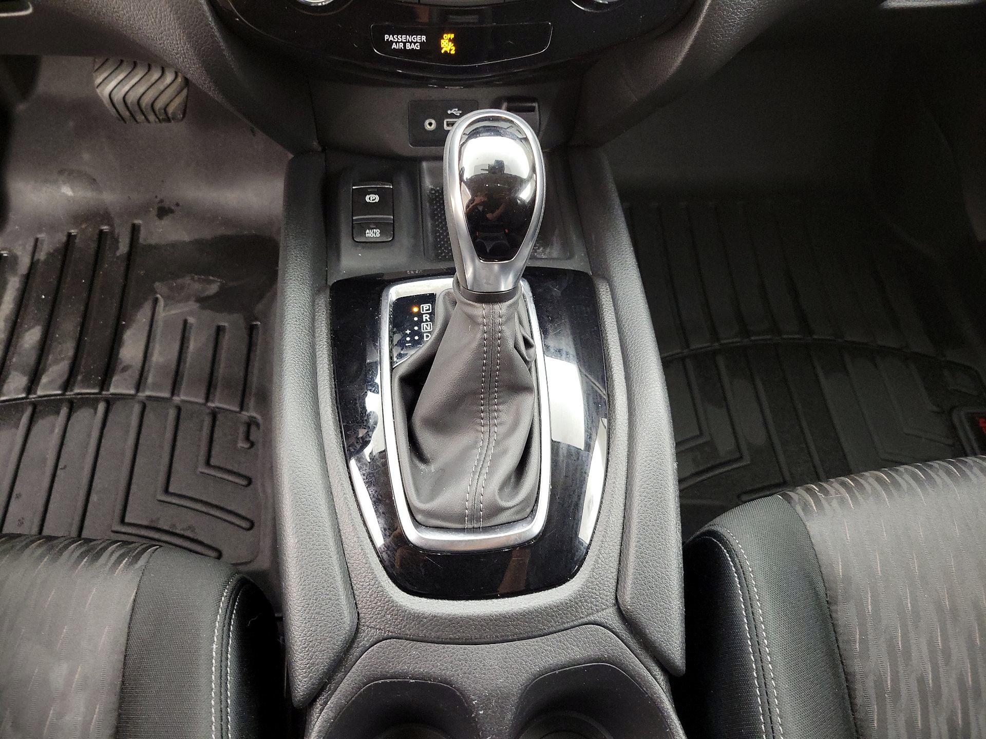 Thumbnail: 2019 Nissan Rogue - 17