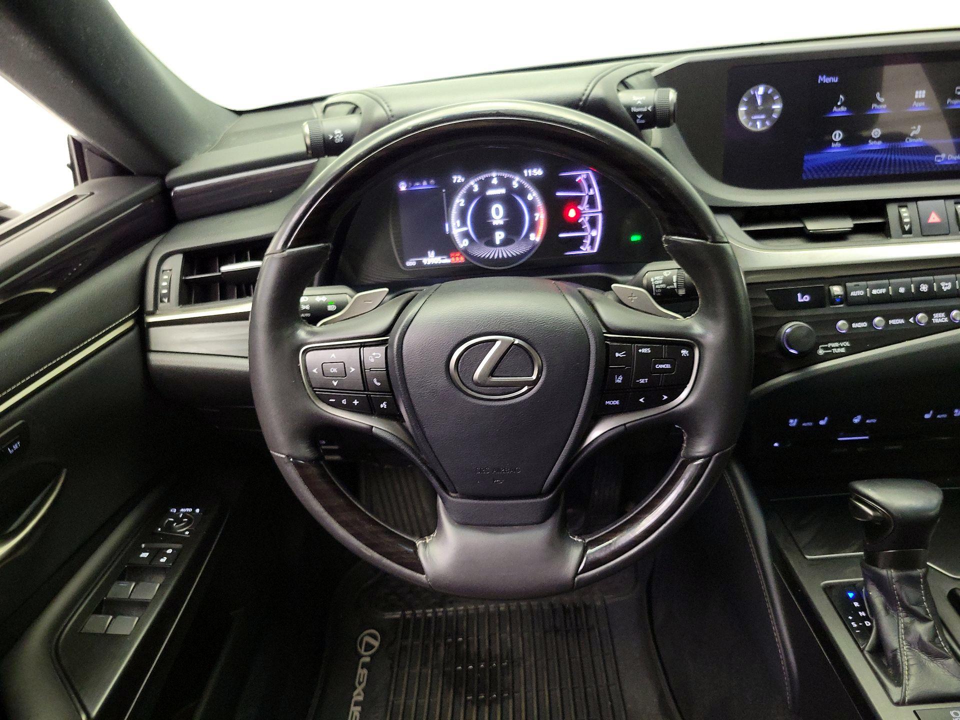 Thumbnail: 2020 Lexus ES - 10