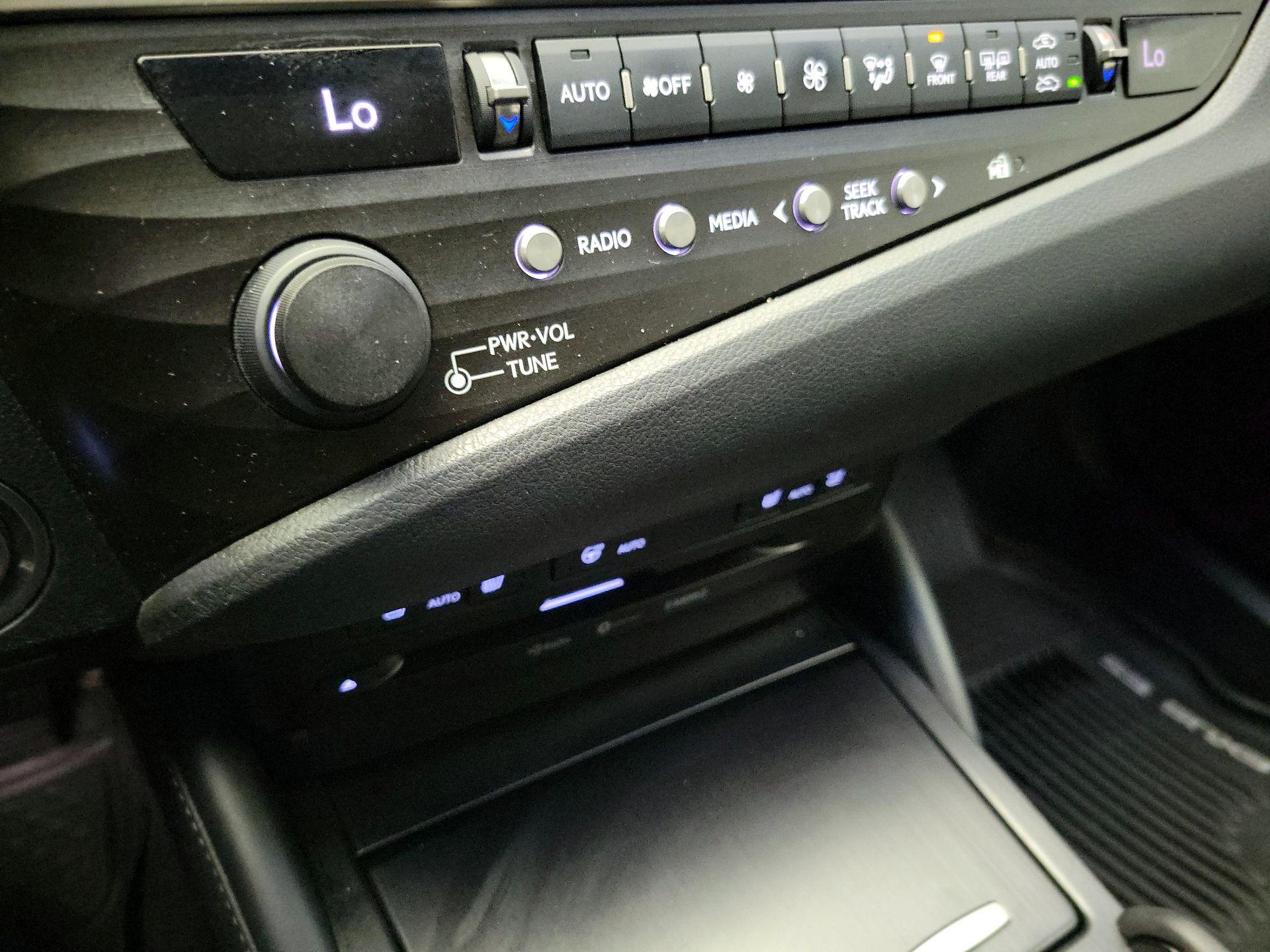 Thumbnail: 2020 Lexus ES - 15