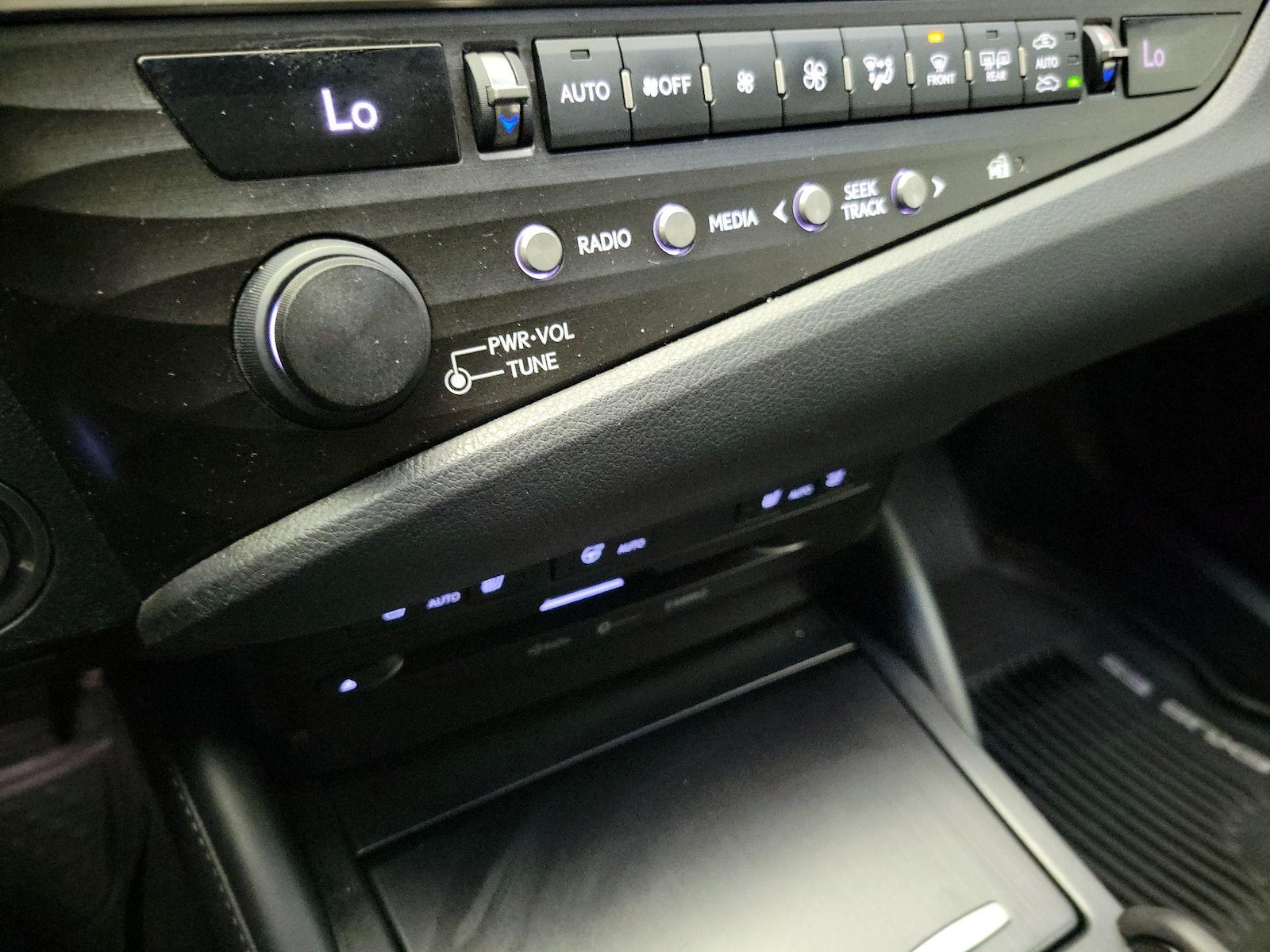 2020 Lexus ES 350 - Photo 16