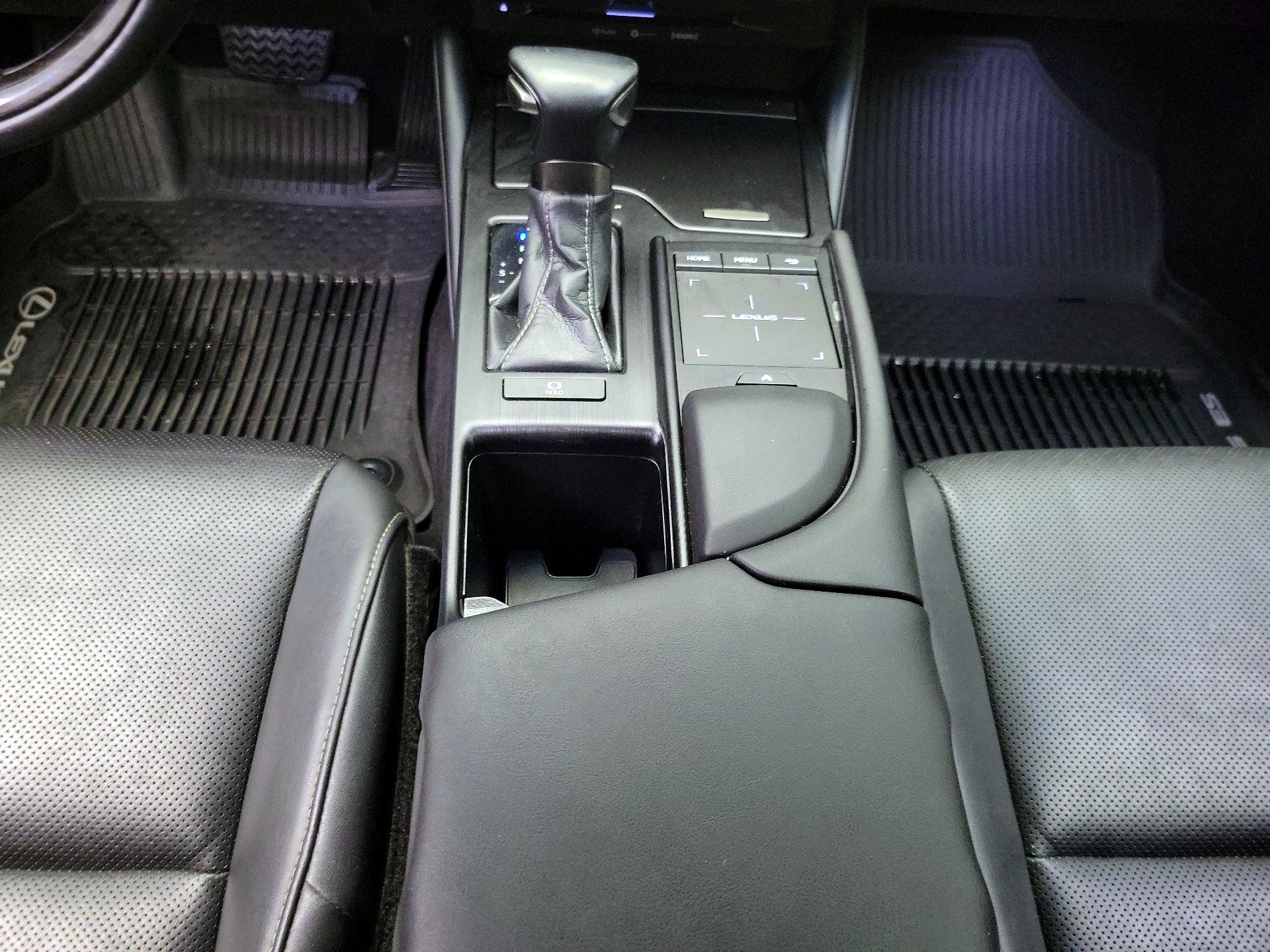 Thumbnail: 2020 Lexus ES - 16