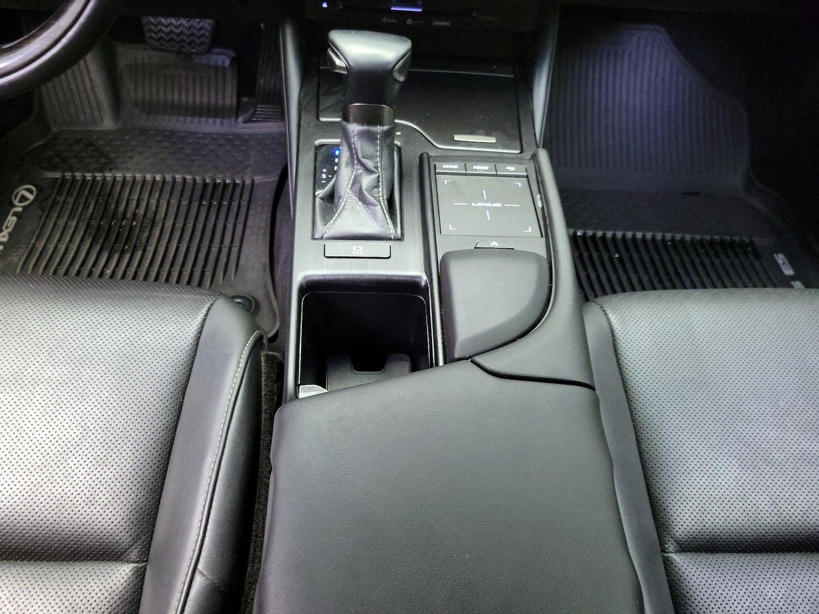 2020 Lexus ES 350 - Photo 17
